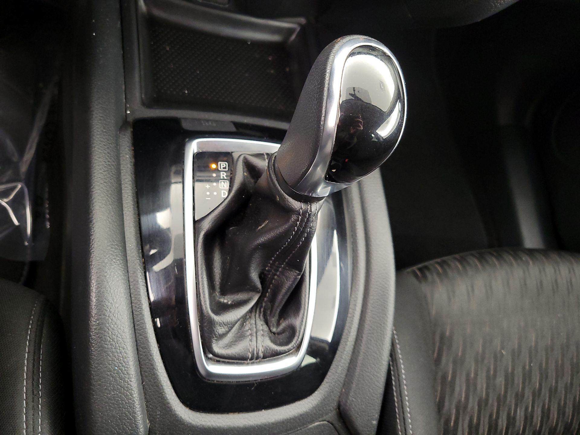 Thumbnail: 2017 Nissan Rogue - 17