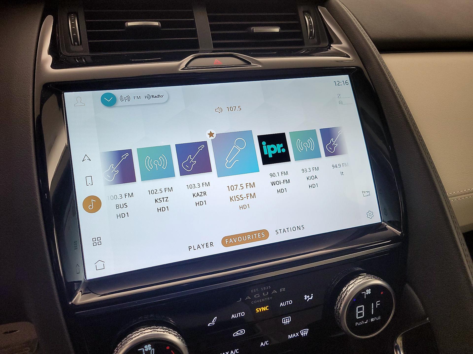 Thumbnail: 2022 Jaguar E-Pace - 16