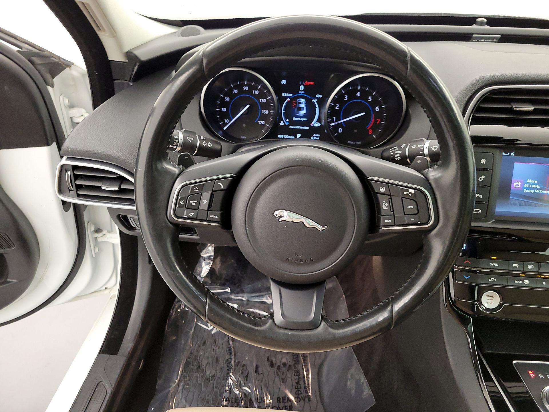 Thumbnail: 2018 Jaguar XE - 10