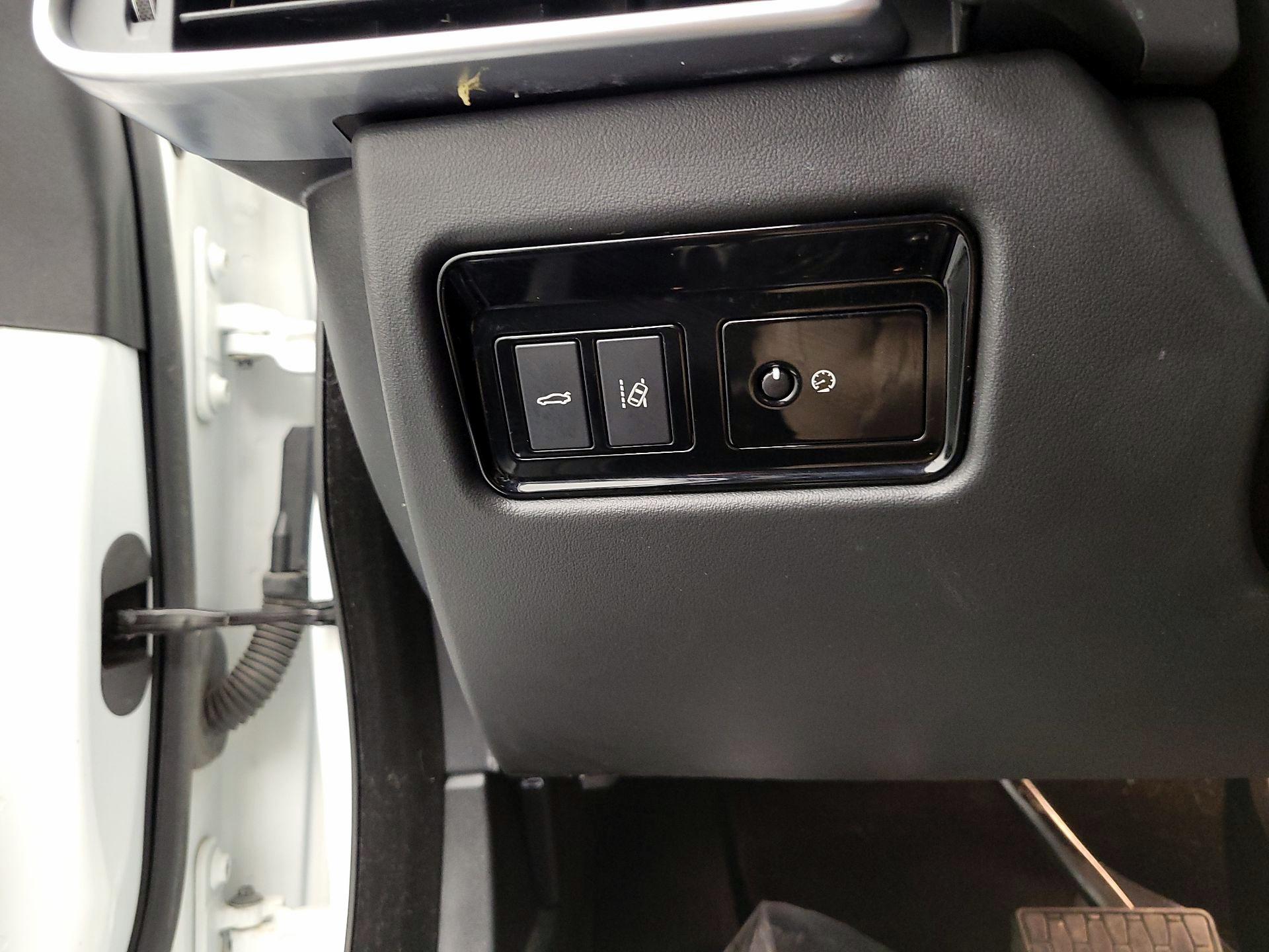 Thumbnail: 2018 Jaguar XE - 13