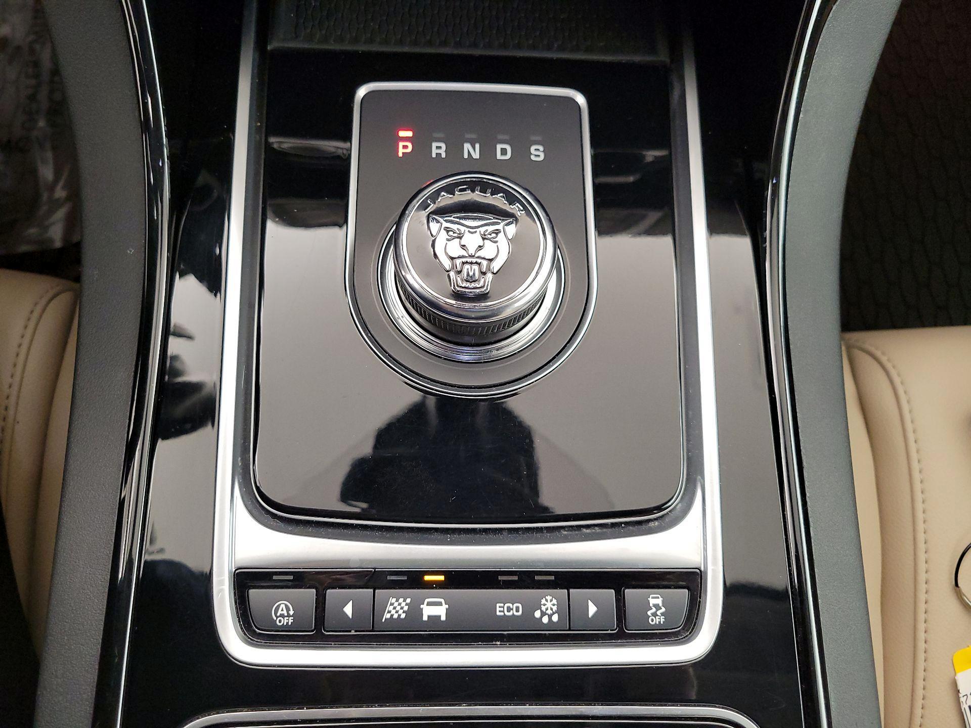 Thumbnail: 2018 Jaguar XE - 17