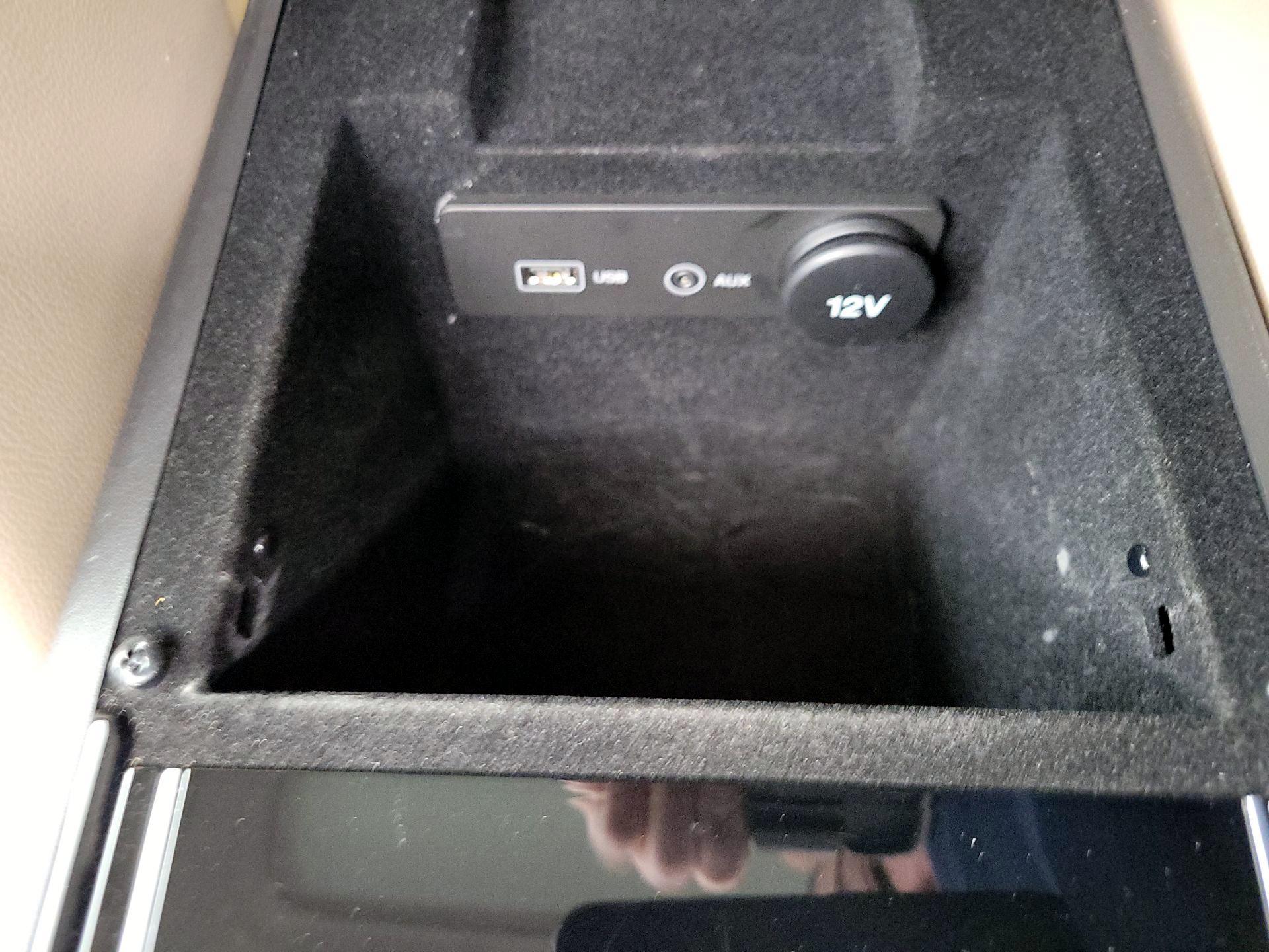 Thumbnail: 2018 Jaguar XE - 18