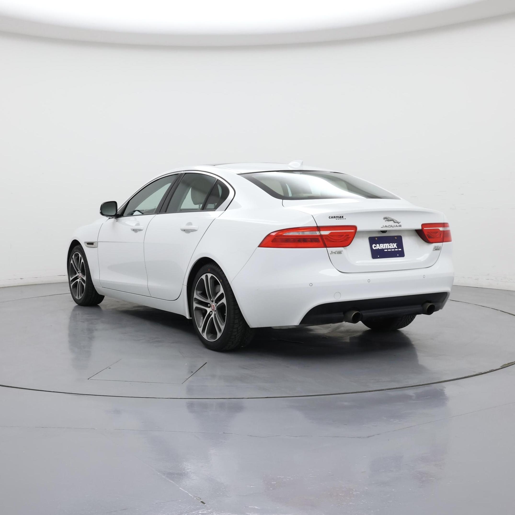 Thumbnail: 2018 Jaguar XE - 2