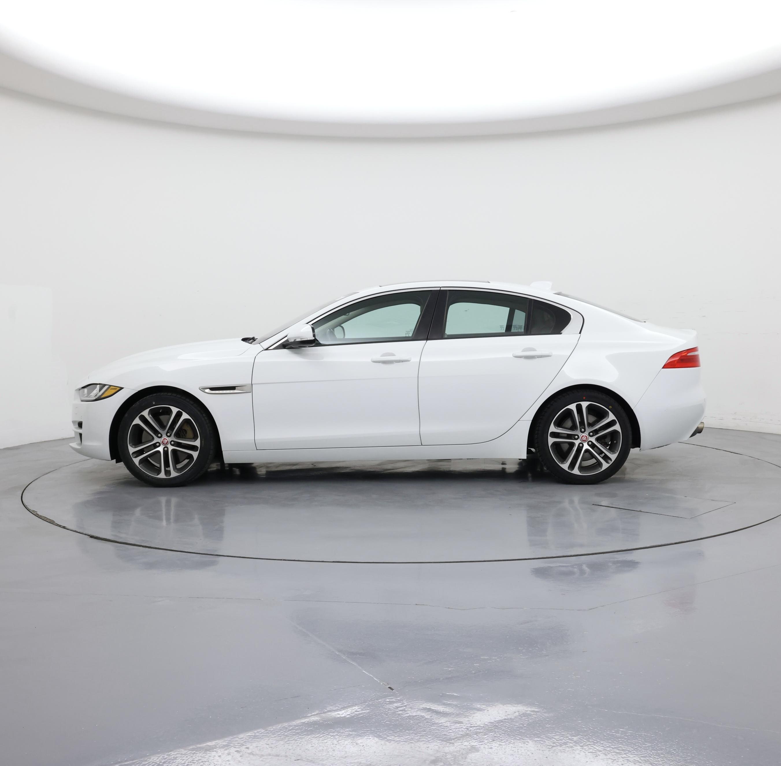 Thumbnail: 2018 Jaguar XE - 3