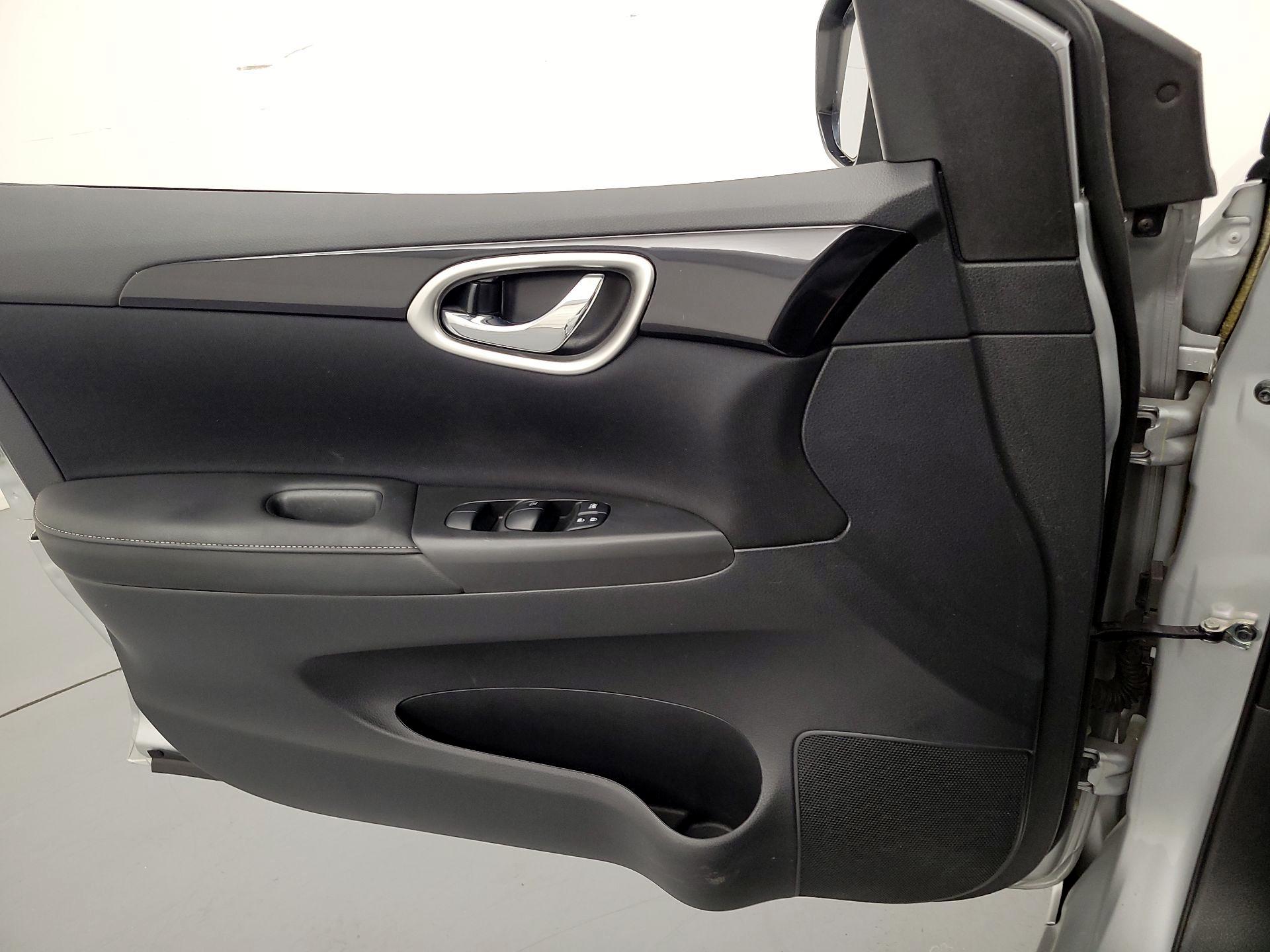 Thumbnail: 2019 Nissan Sentra - 12