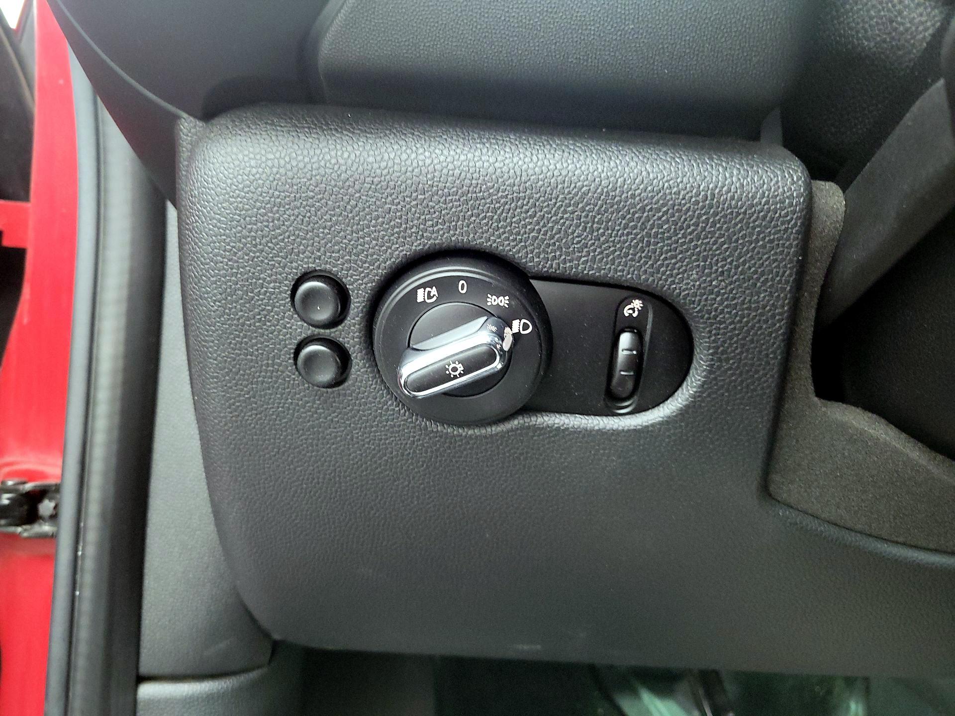 Thumbnail: 2015 MINI Cooper Hardtop - 13