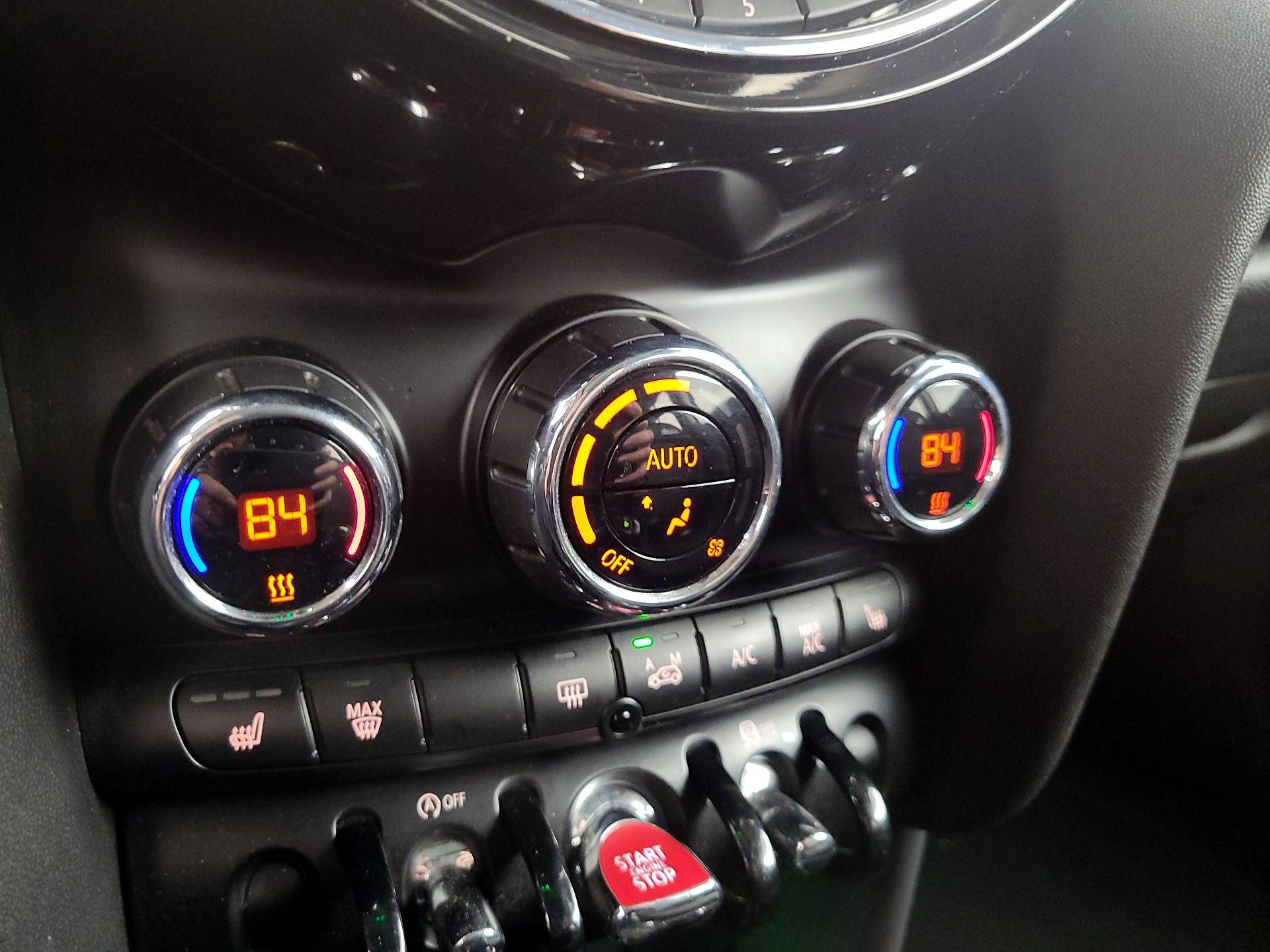 Thumbnail: 2015 MINI Cooper Hardtop - 15