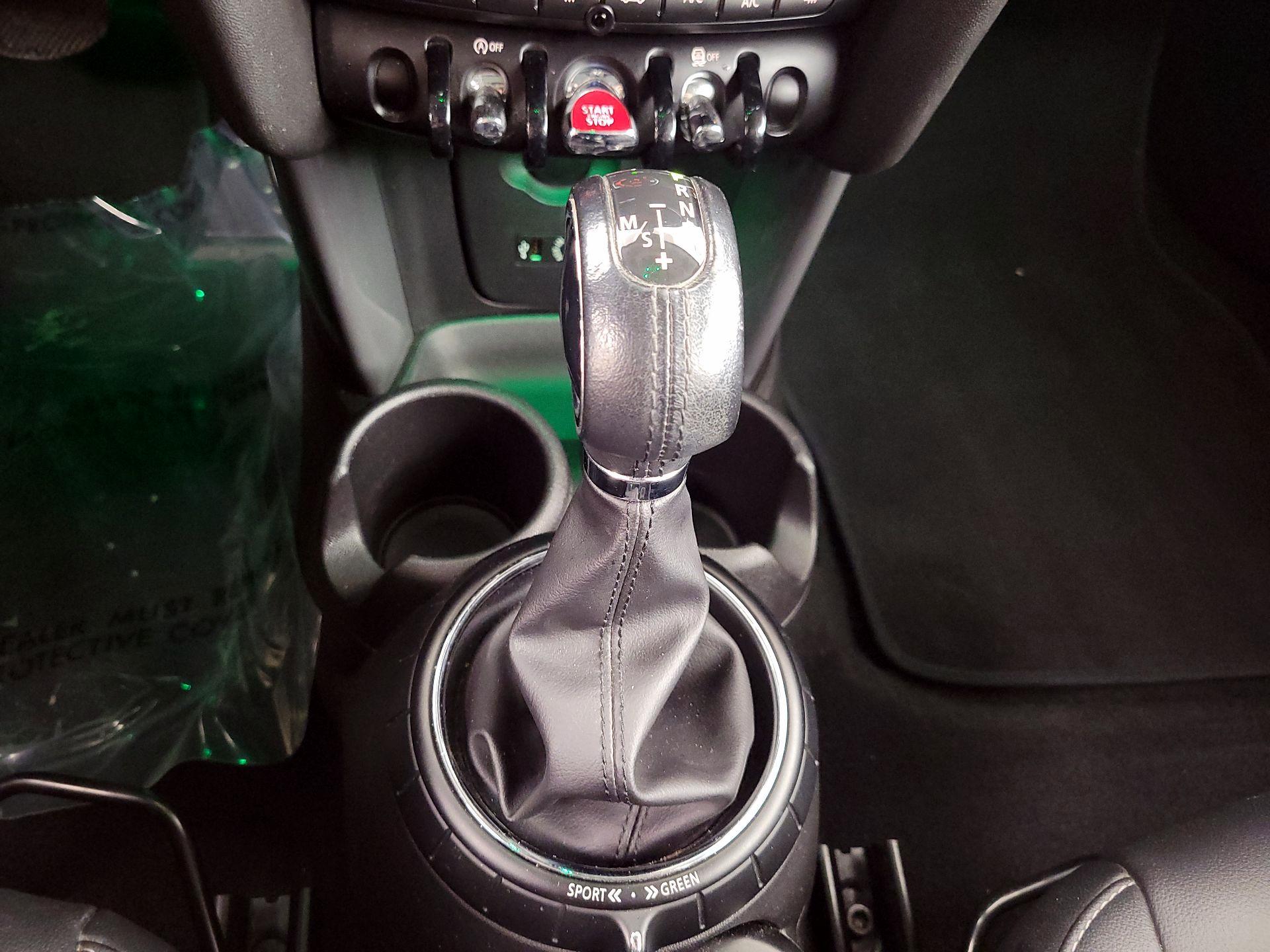 Thumbnail: 2015 MINI Cooper Hardtop - 16