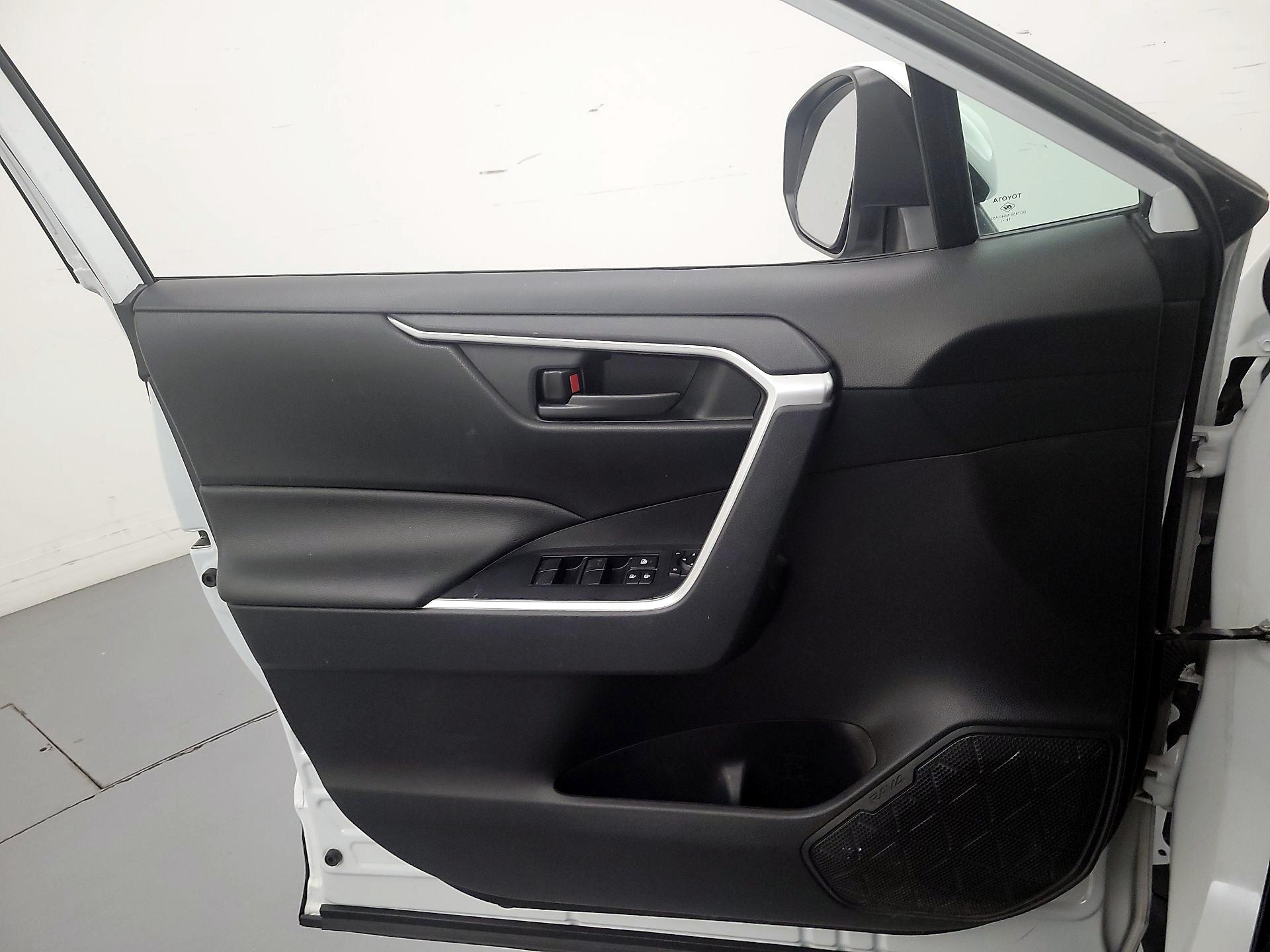 Thumbnail: 2019 Toyota RAV4 - 12