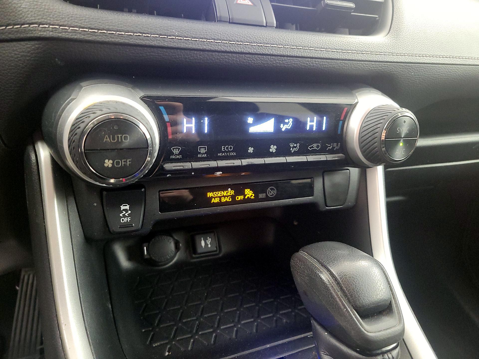 Thumbnail: 2019 Toyota RAV4 - 16