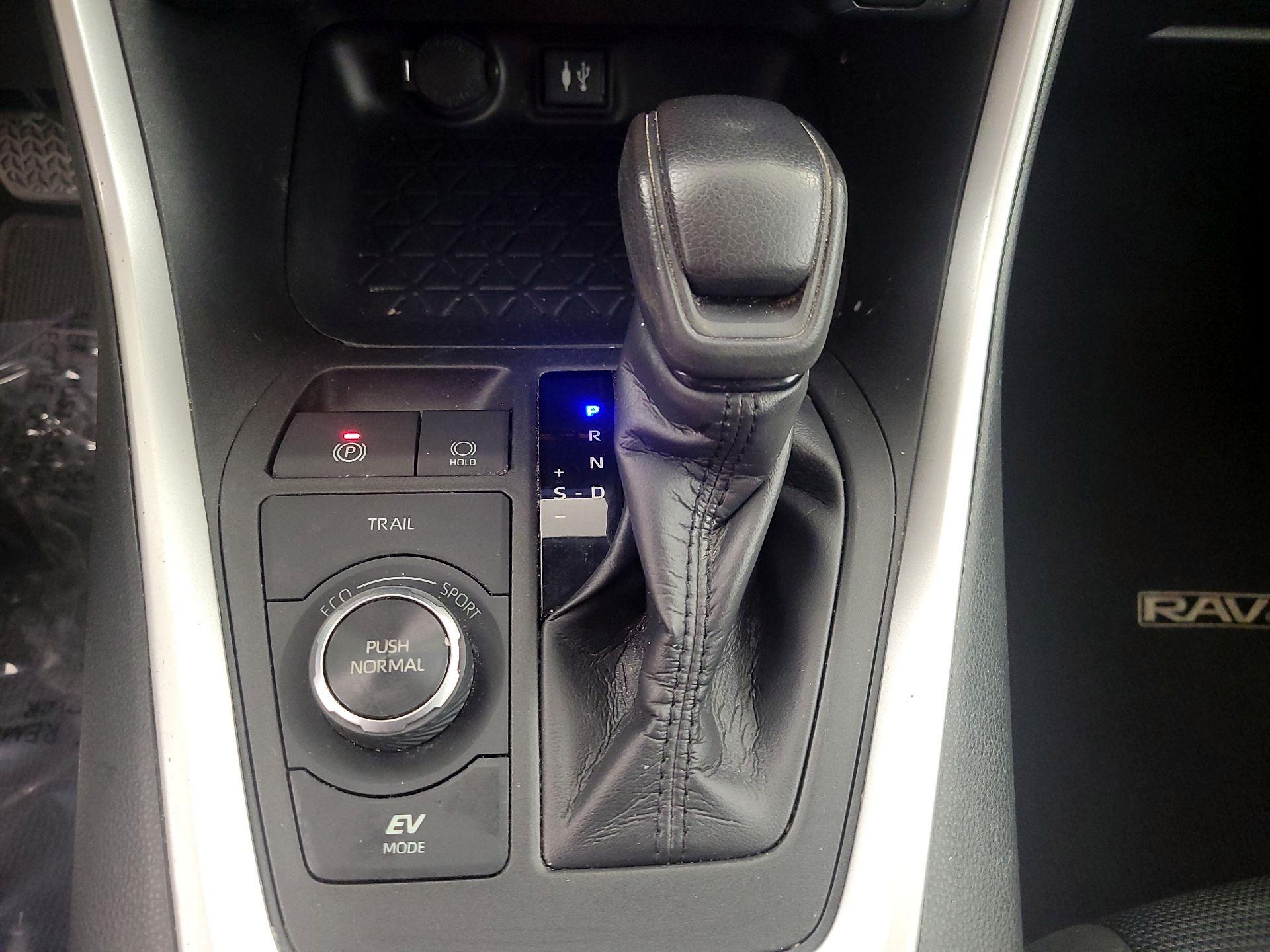 Thumbnail: 2019 Toyota RAV4 - 17