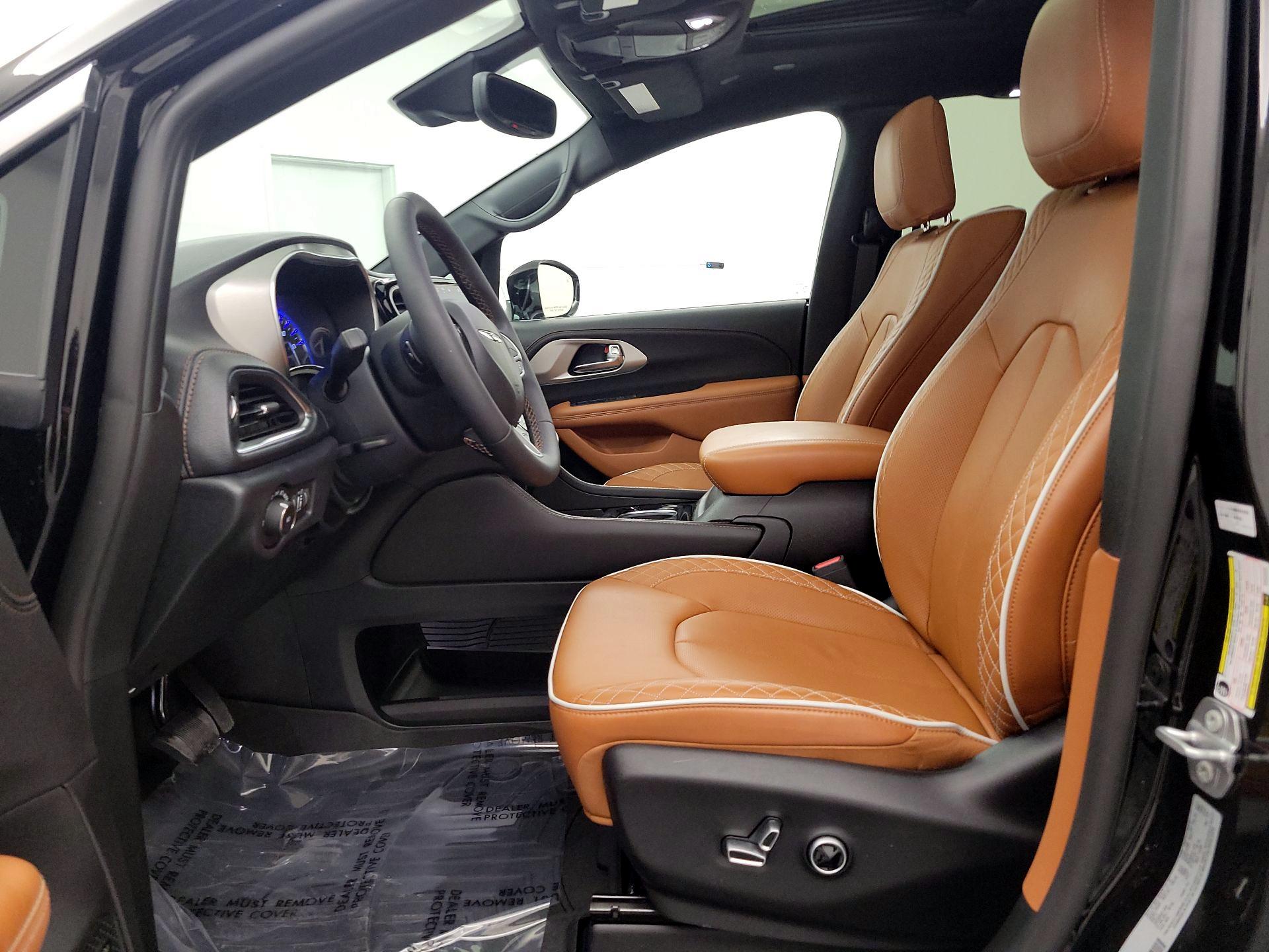 Thumbnail: 2025 Chrysler Pacifica - 11