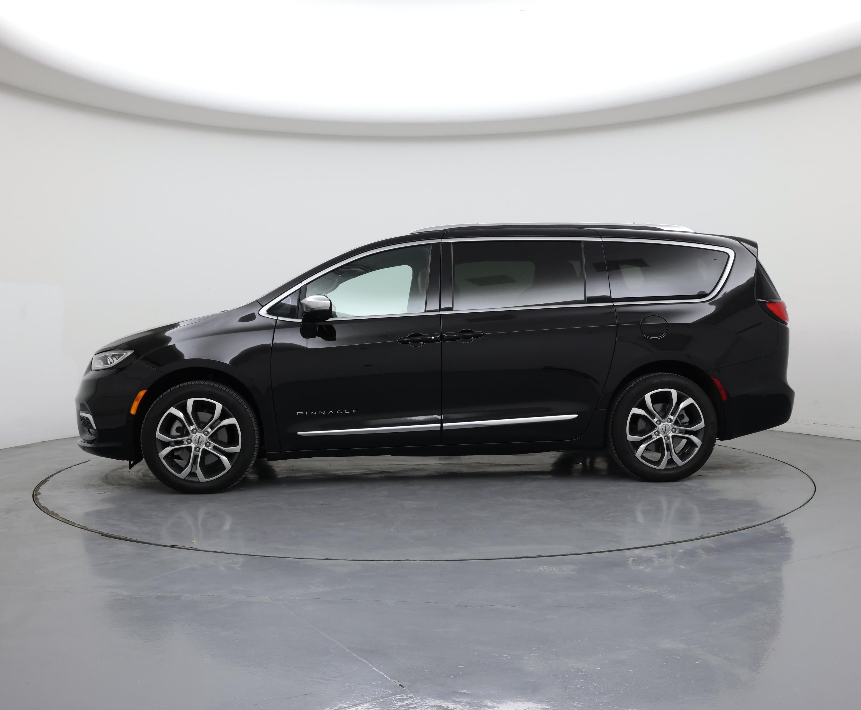 Thumbnail: 2025 Chrysler Pacifica - 3