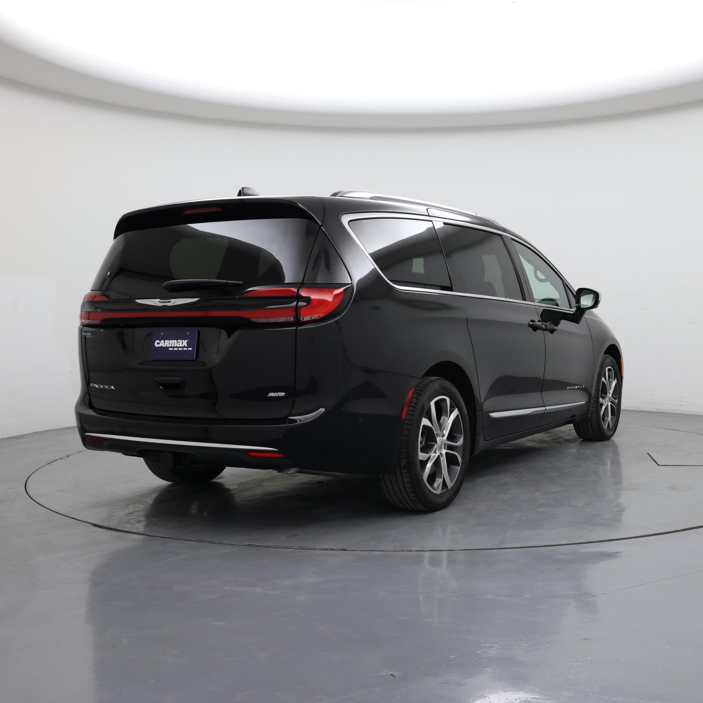 Thumbnail: 2025 Chrysler Pacifica - 8