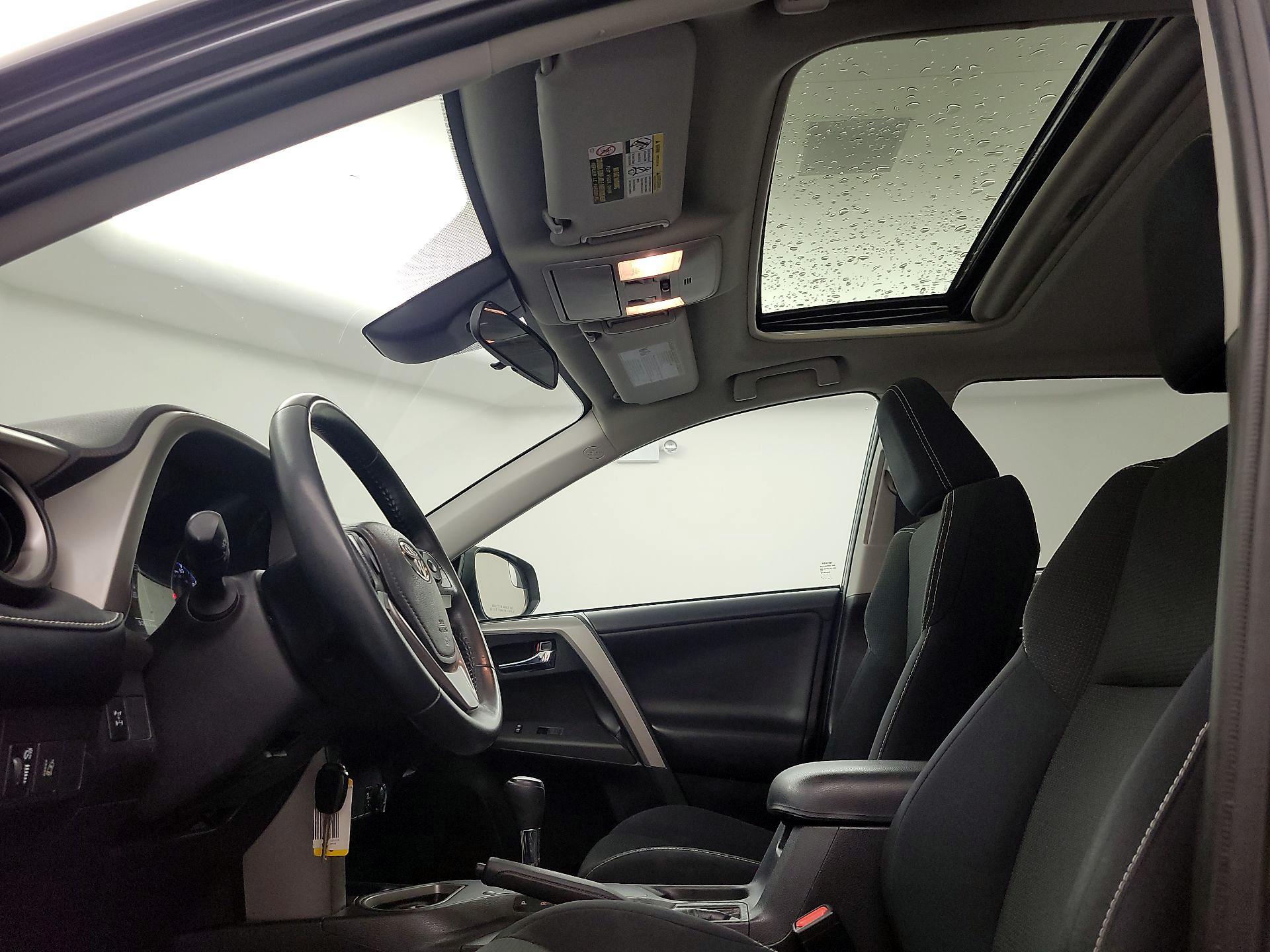 Thumbnail: 2018 Toyota RAV4 - 19