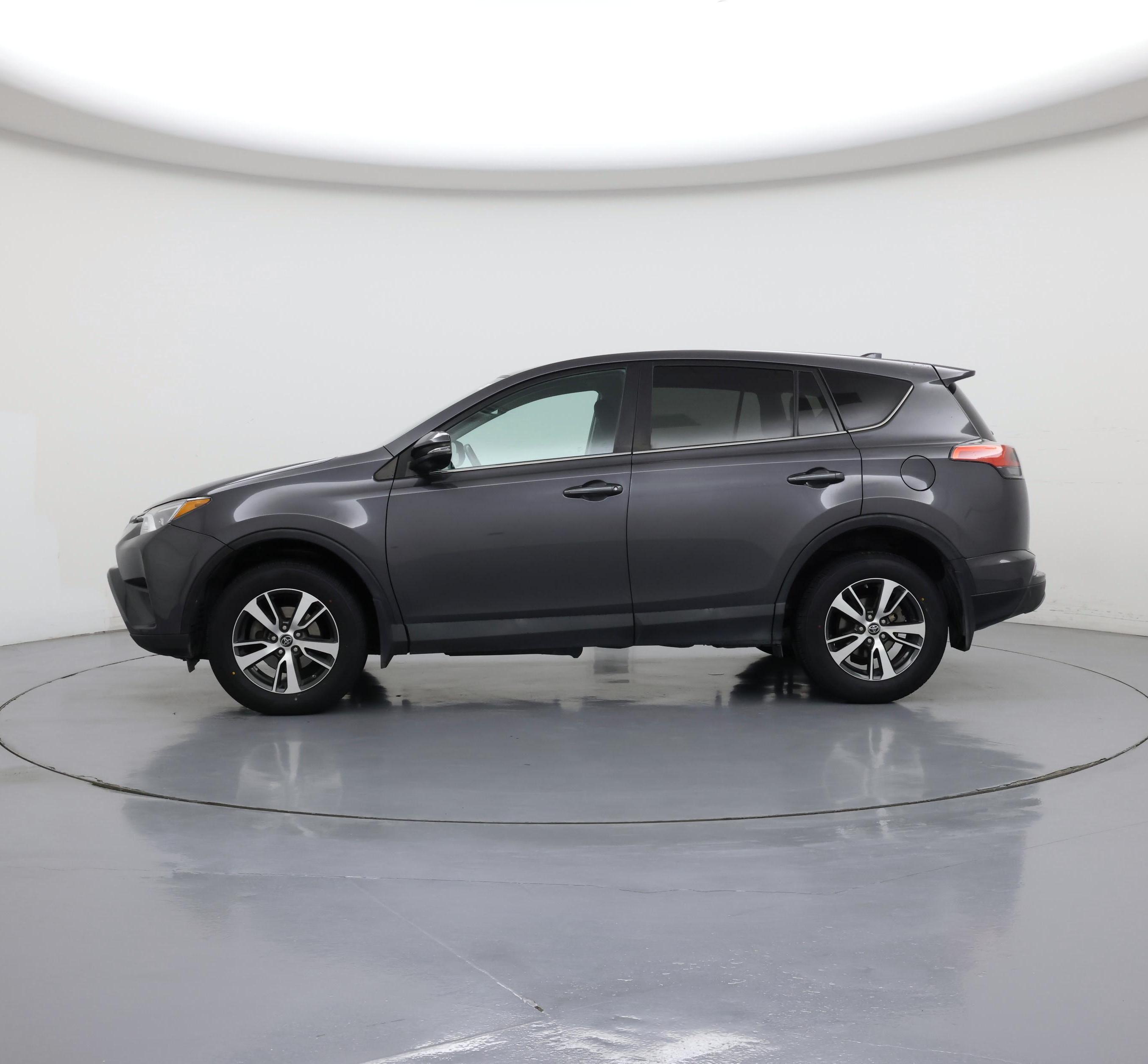 Thumbnail: 2018 Toyota RAV4 - 3