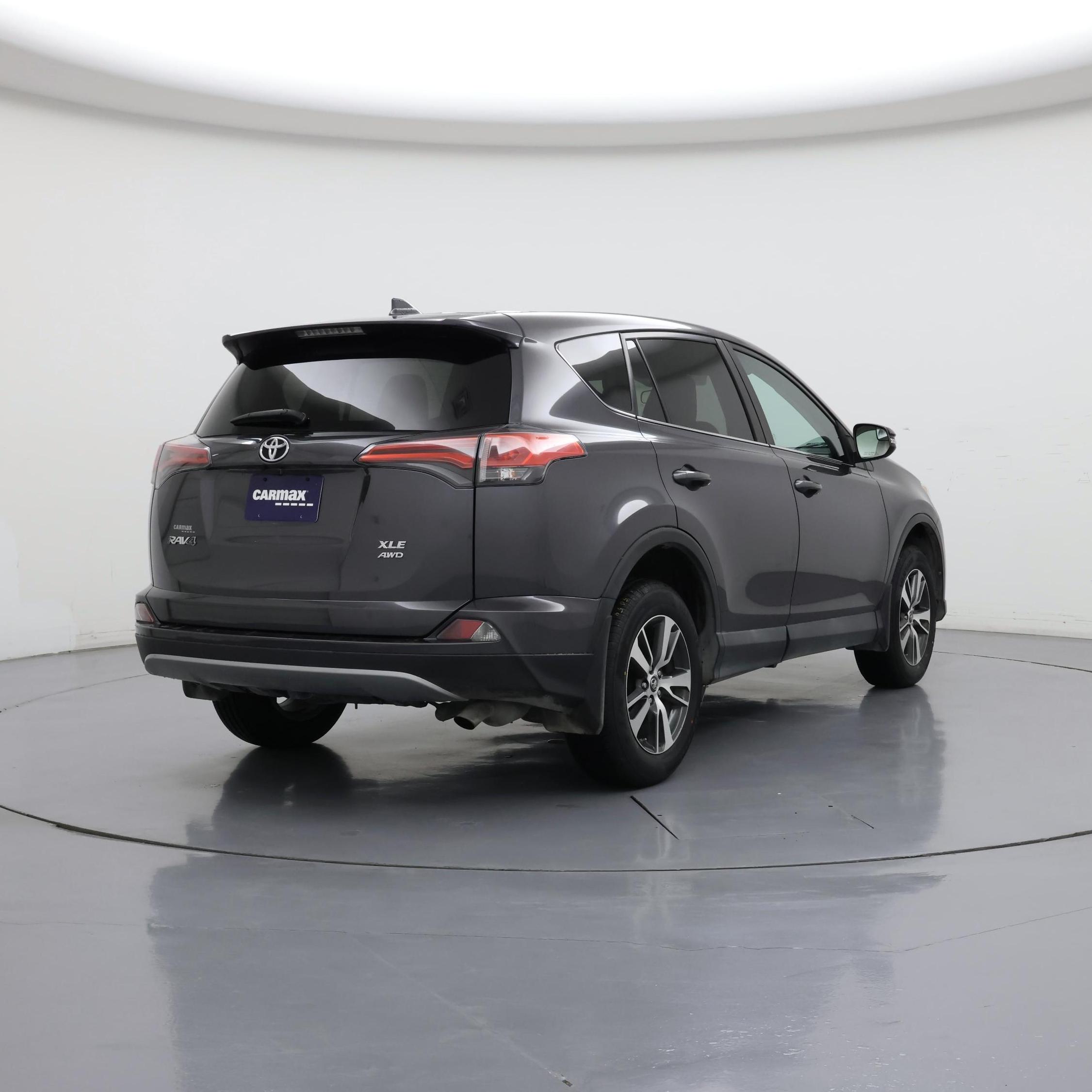 Thumbnail: 2018 Toyota RAV4 - 8