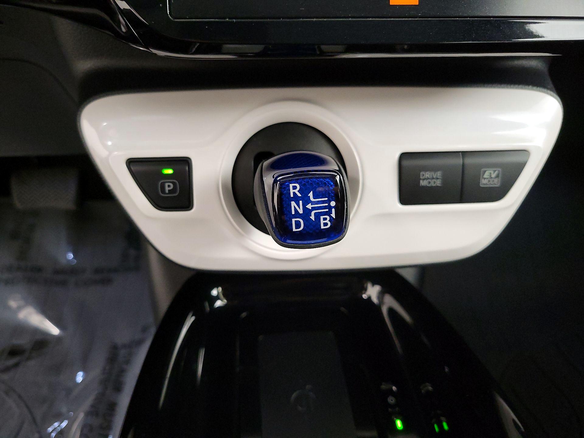 Thumbnail: 2018 Toyota Prius - 18