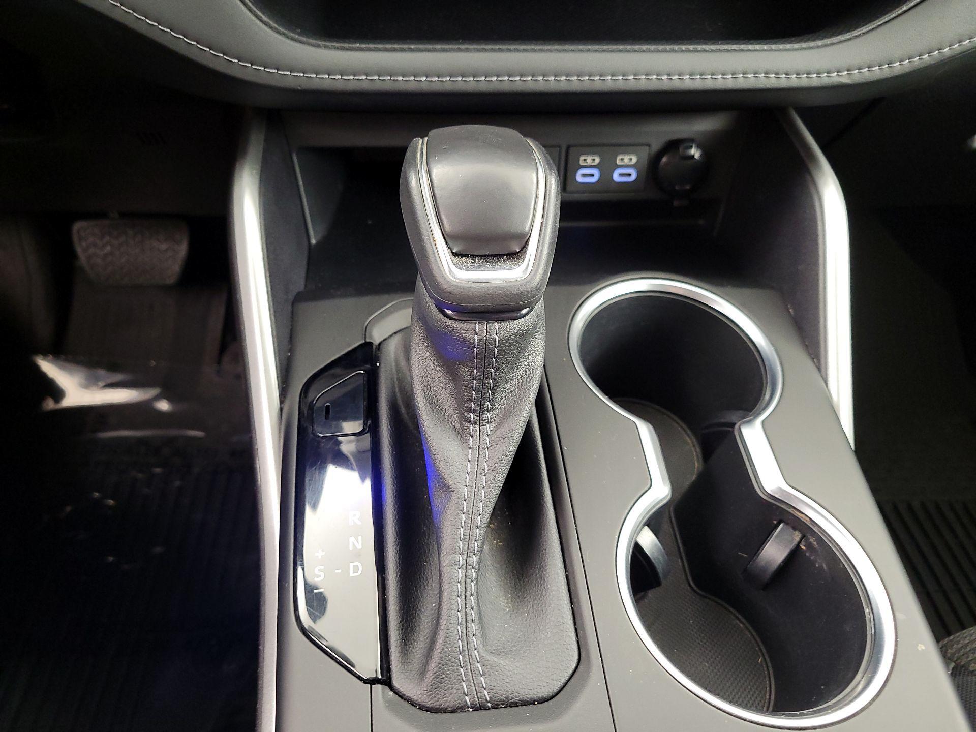 Thumbnail: 2023 Toyota Highlander - 17