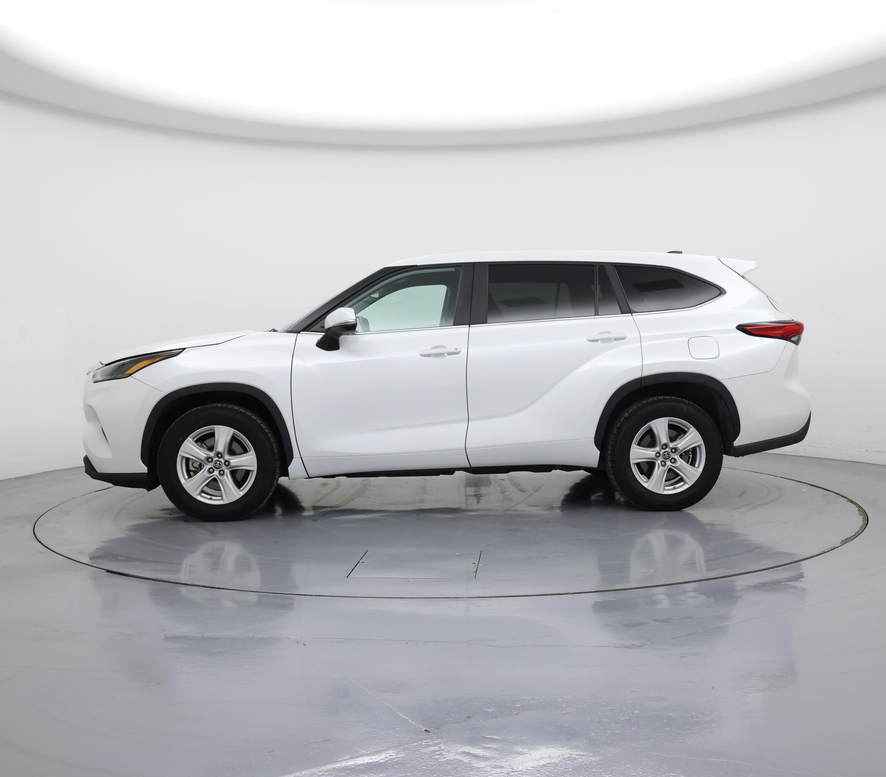 Thumbnail: 2023 Toyota Highlander - 3