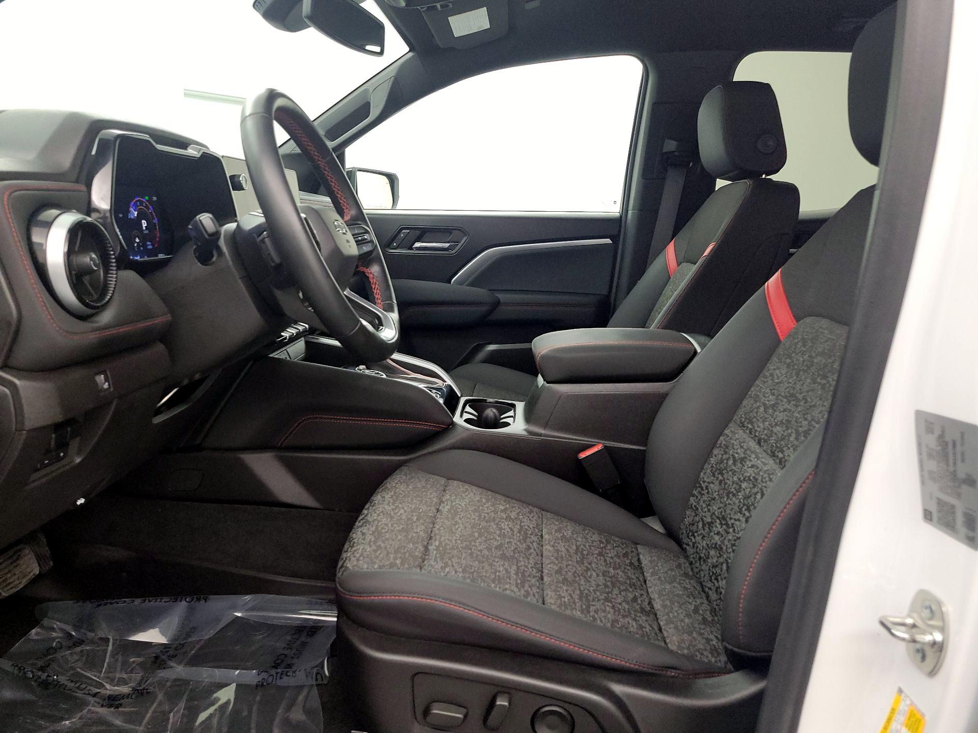 Thumbnail: 2024 Chevrolet Colorado - 11