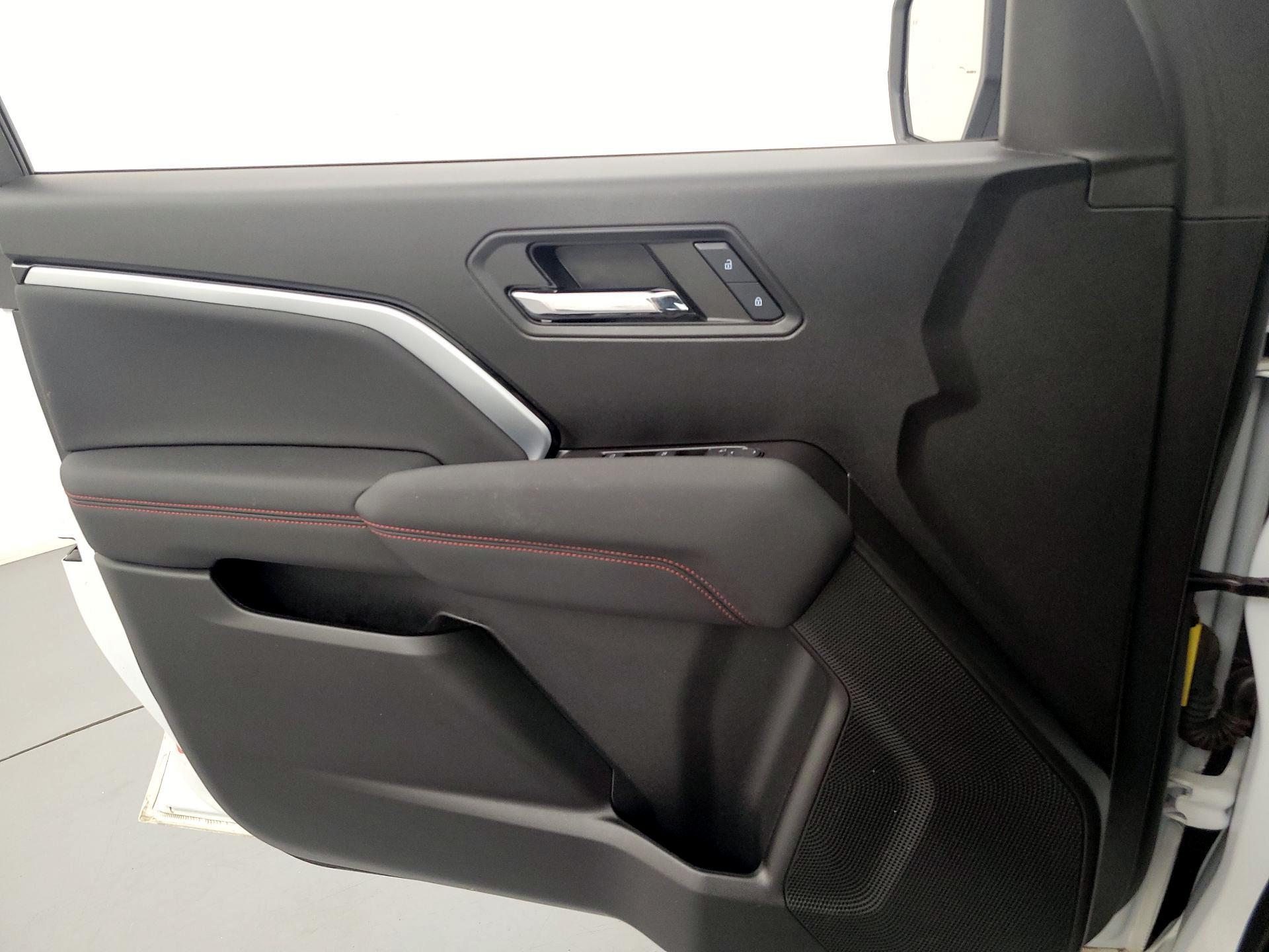 Thumbnail: 2024 Chevrolet Colorado - 12