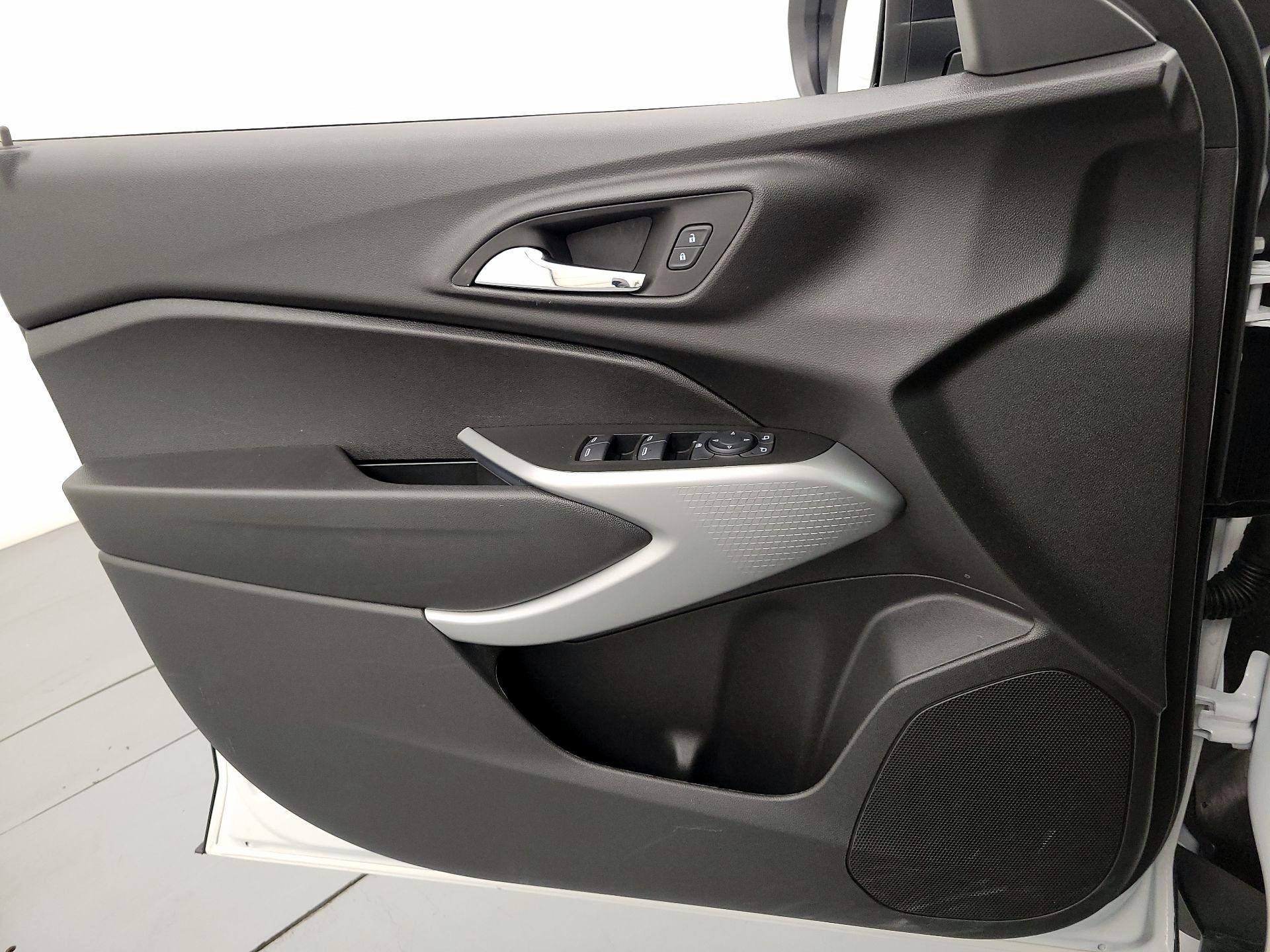 Thumbnail: 2025 Chevrolet Trax - 12