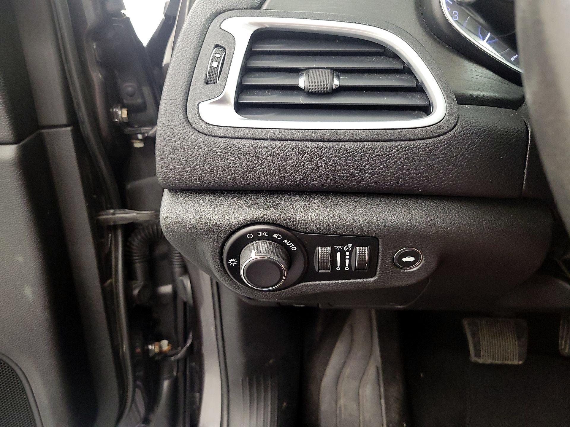 Thumbnail: 2015 Chrysler 200 - 13