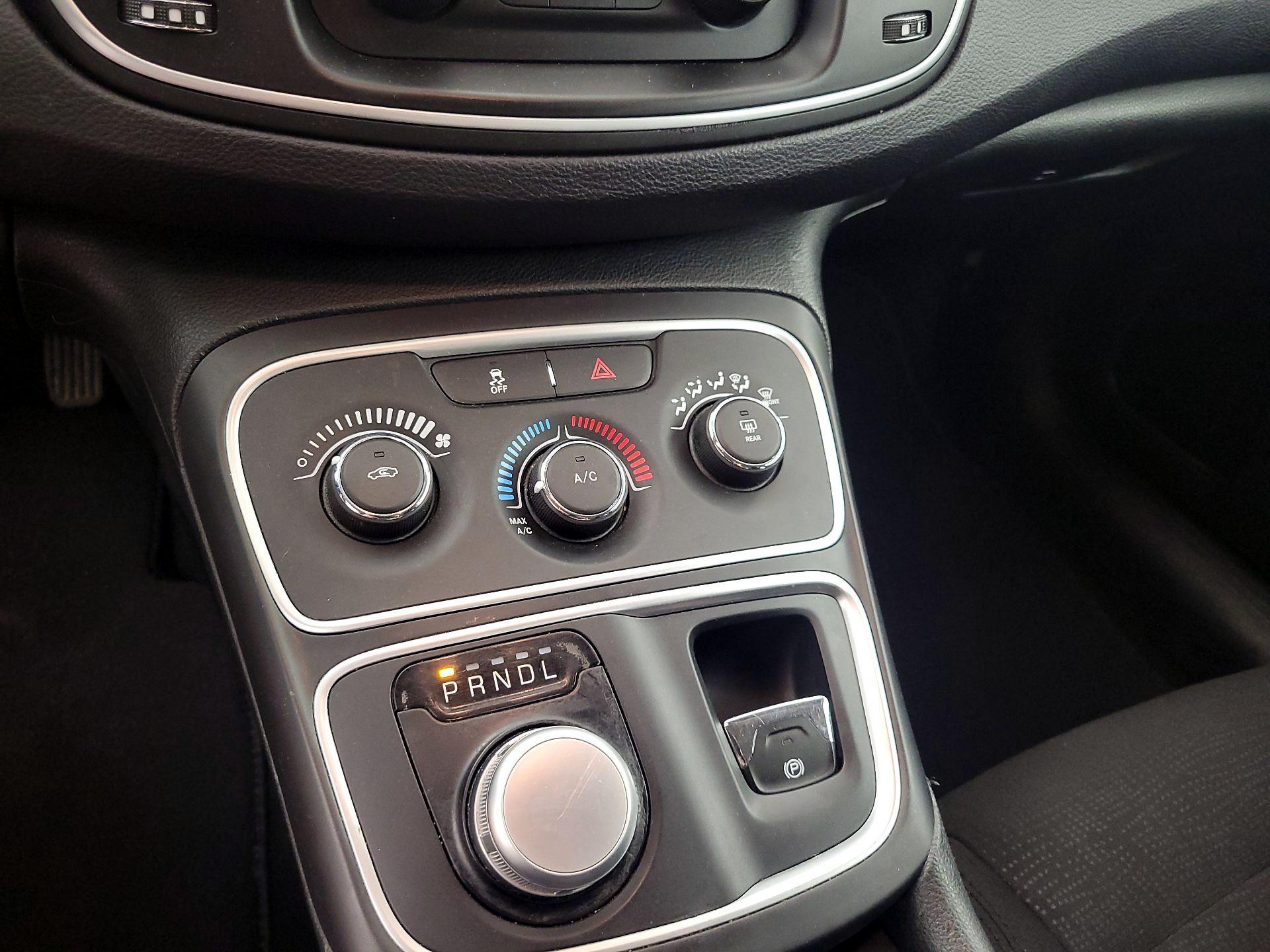 Thumbnail: 2015 Chrysler 200 - 15