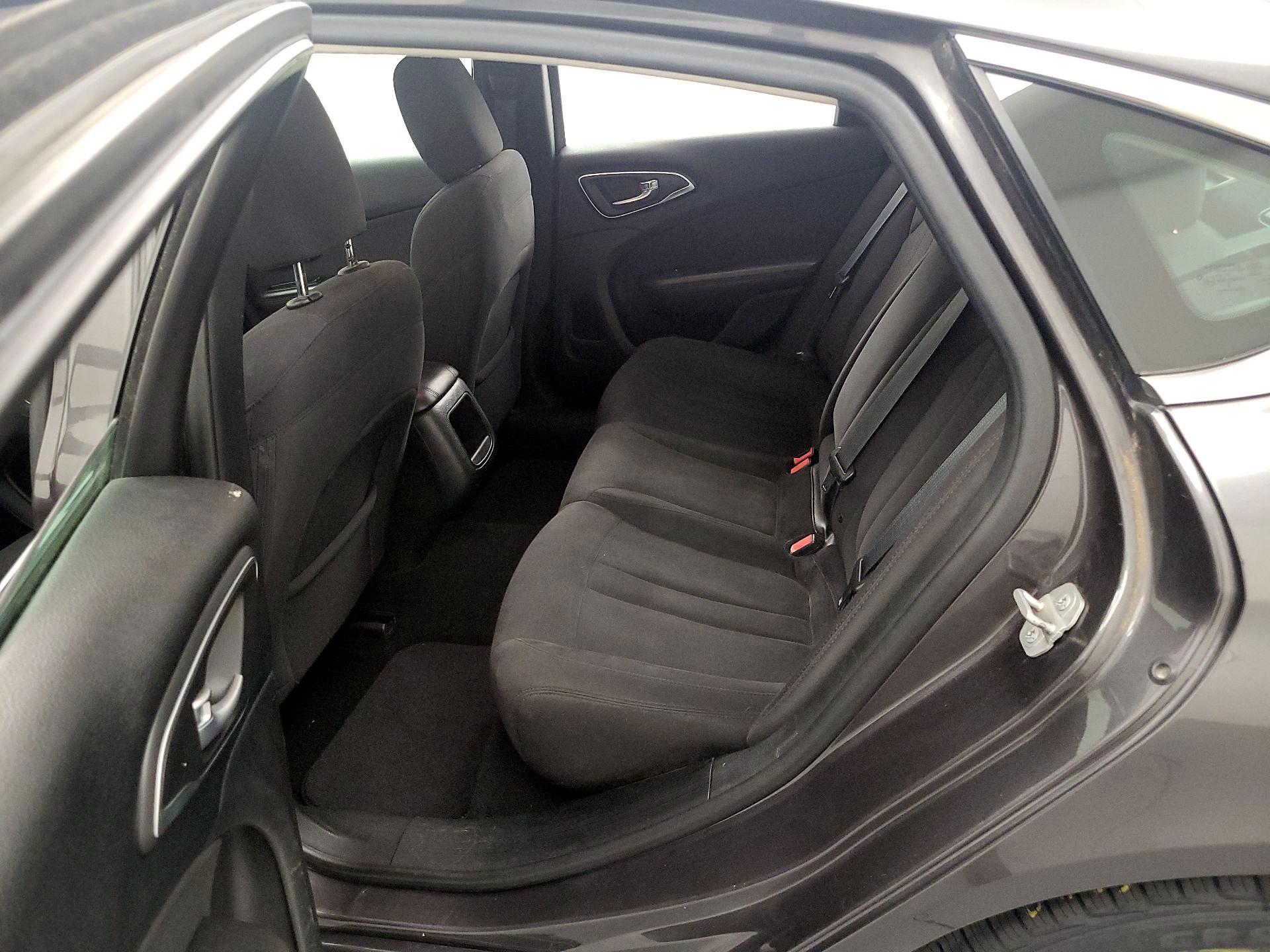 Thumbnail: 2015 Chrysler 200 - 18