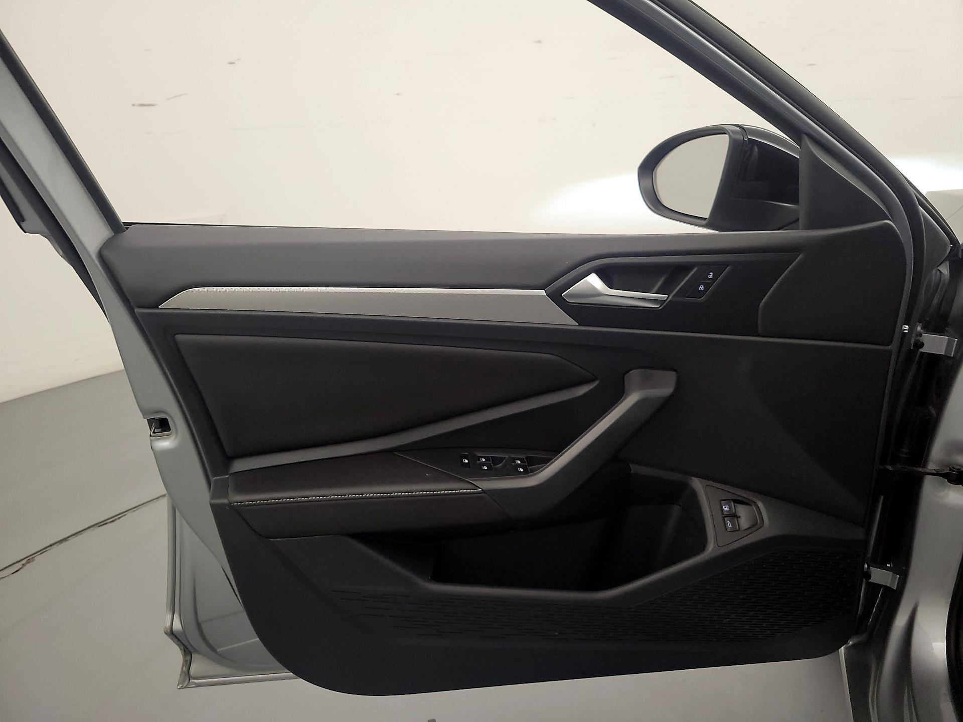 Thumbnail: 2023 Volkswagen Jetta - 12