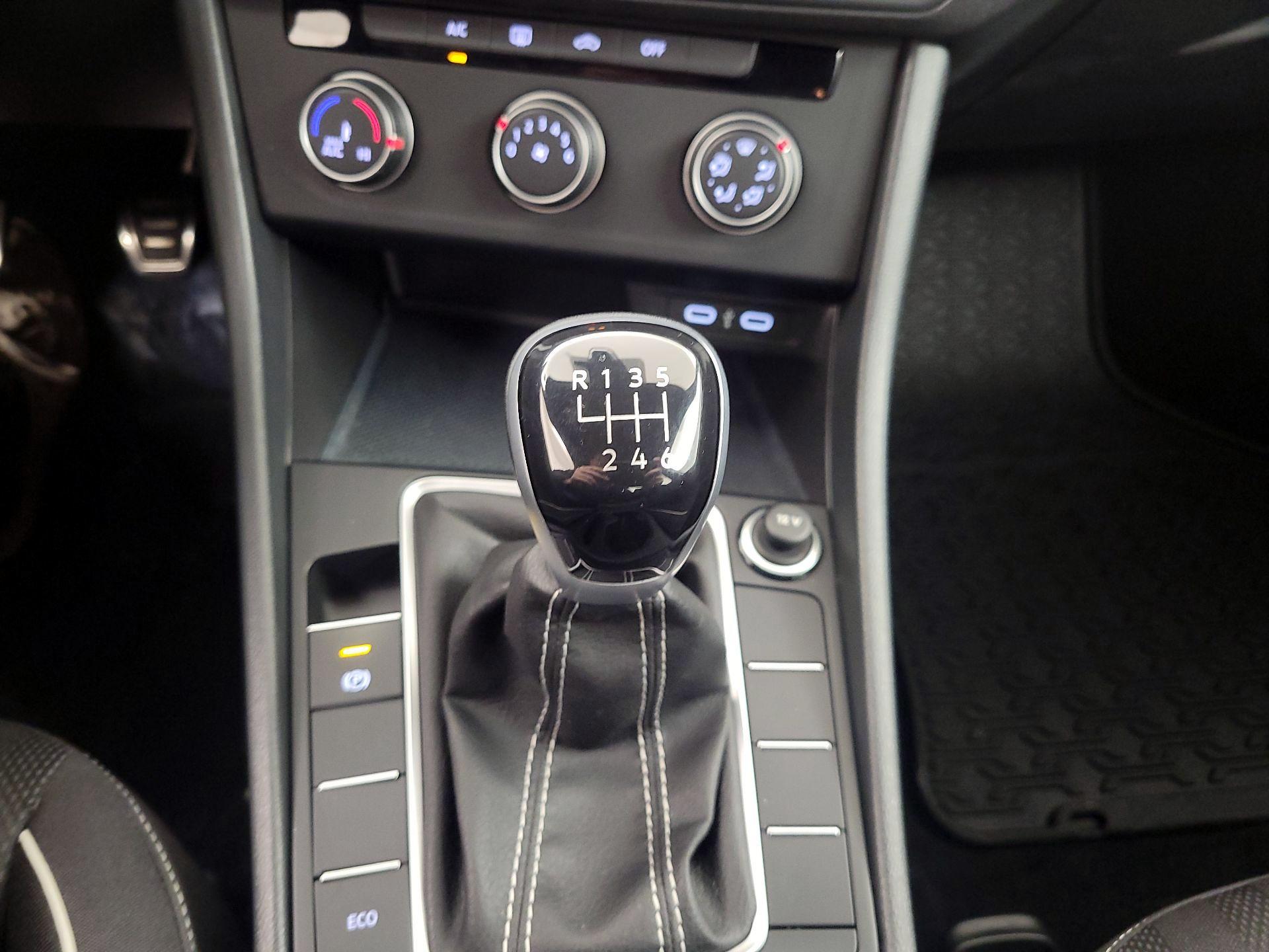 Thumbnail: 2023 Volkswagen Jetta - 17