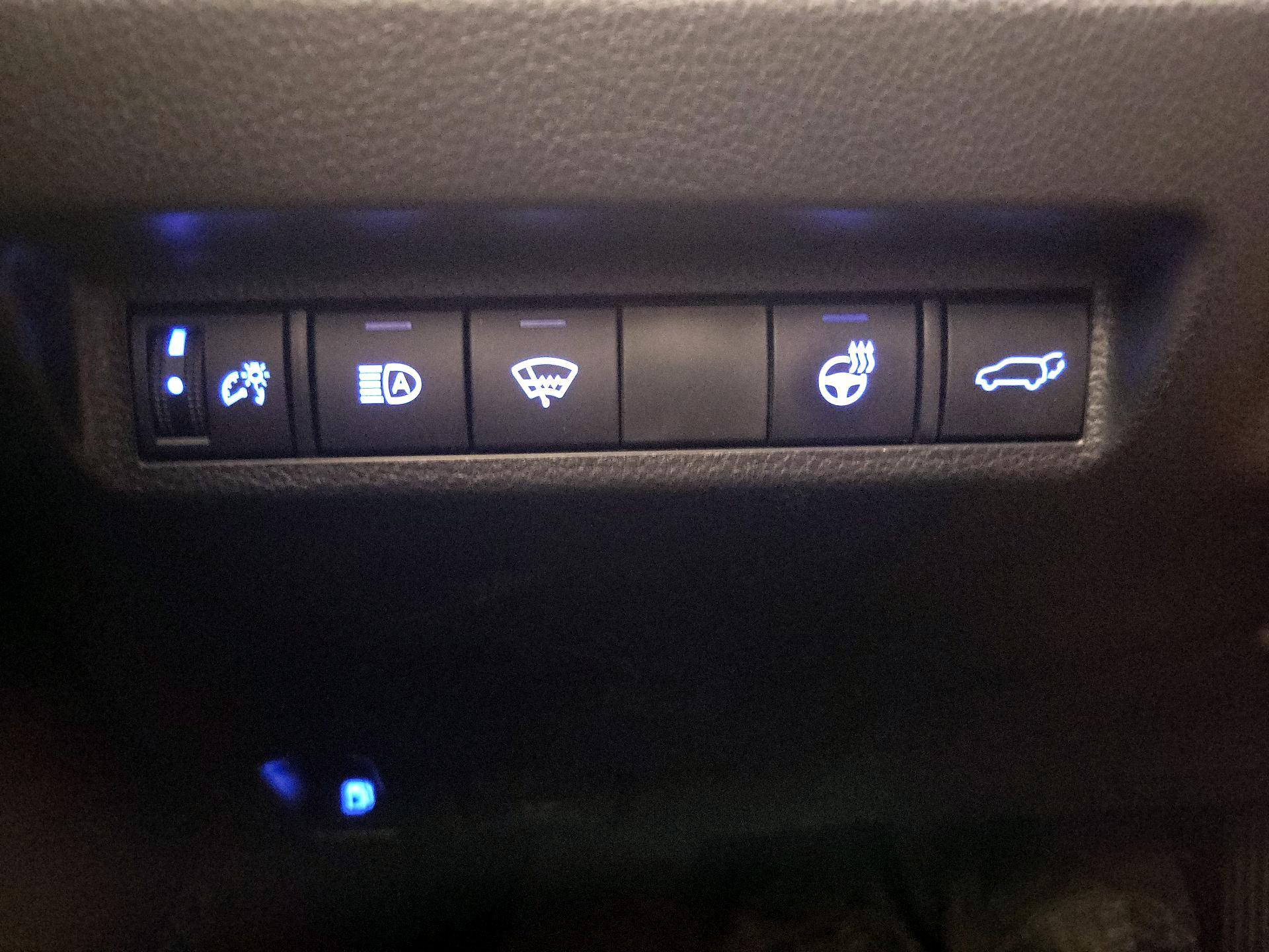 Thumbnail: 2022 Toyota RAV4 - 11
