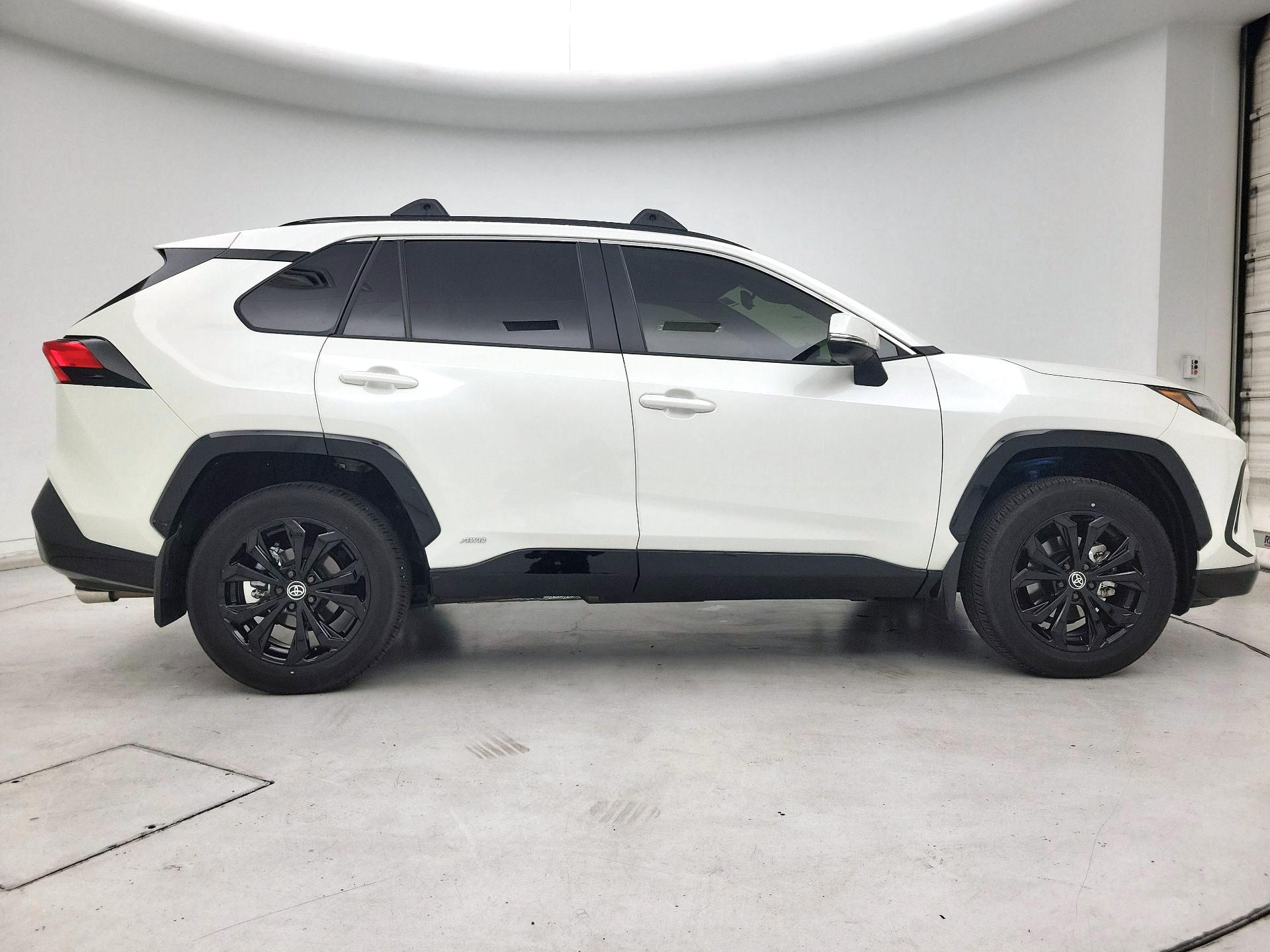 Thumbnail: 2022 Toyota RAV4 - 4