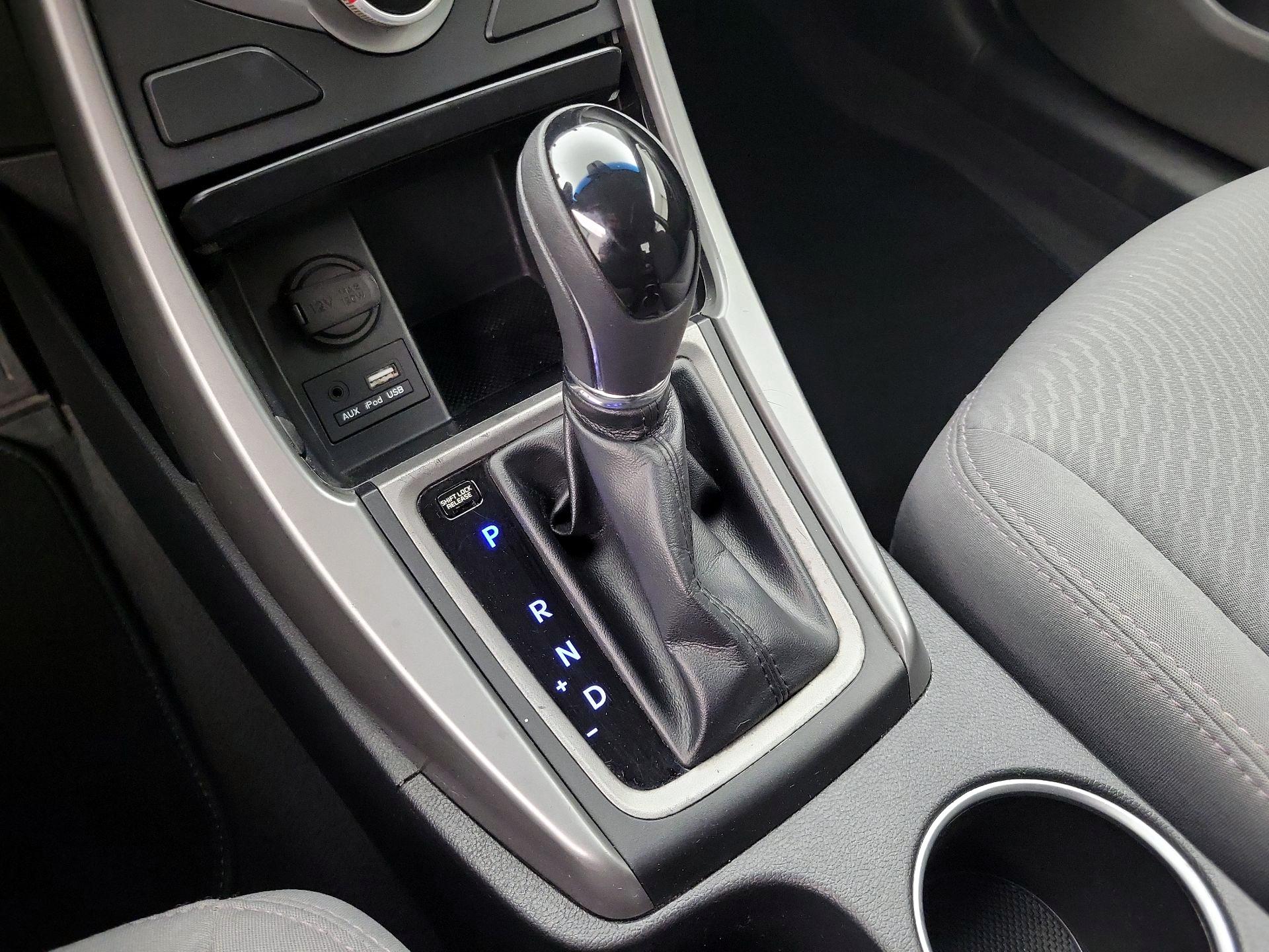 Thumbnail: 2015 Hyundai Elantra - 16