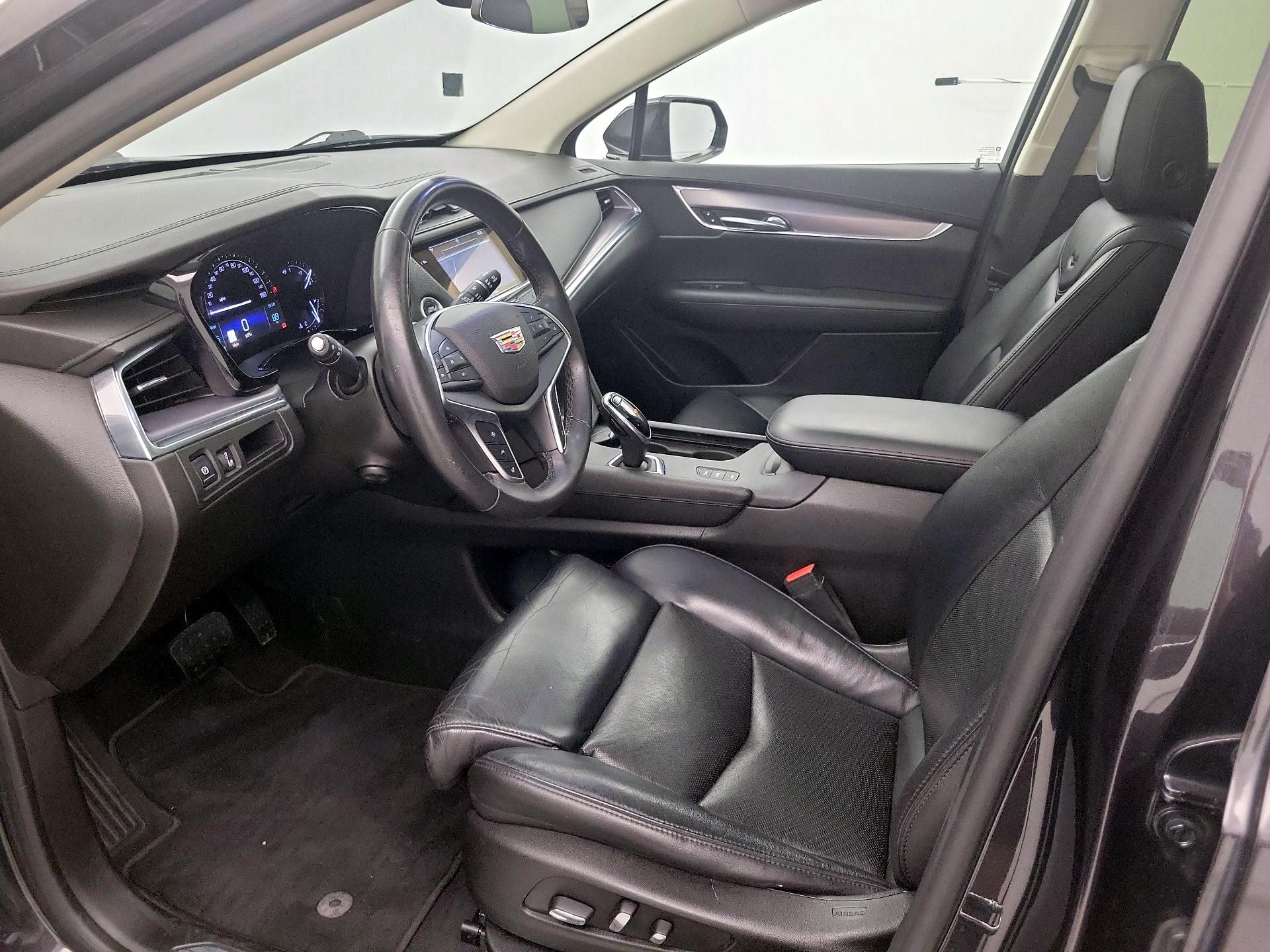 Thumbnail: 2017 Cadillac XT5 - 9