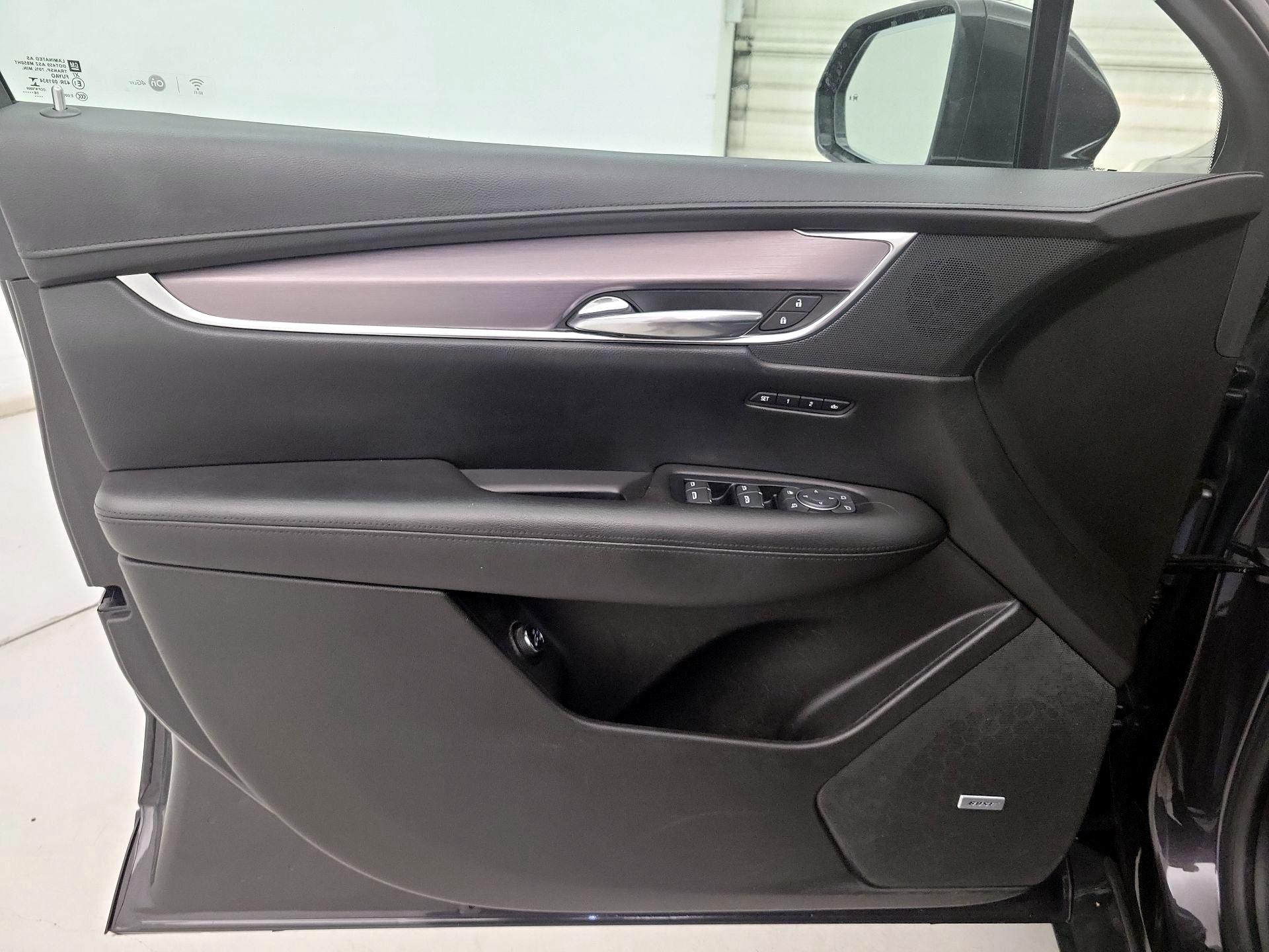 Thumbnail: 2017 Cadillac XT5 - 10