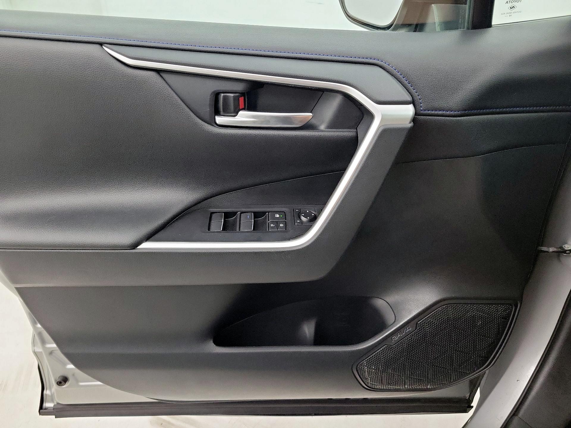 Thumbnail: 2019 Toyota RAV4 - 10