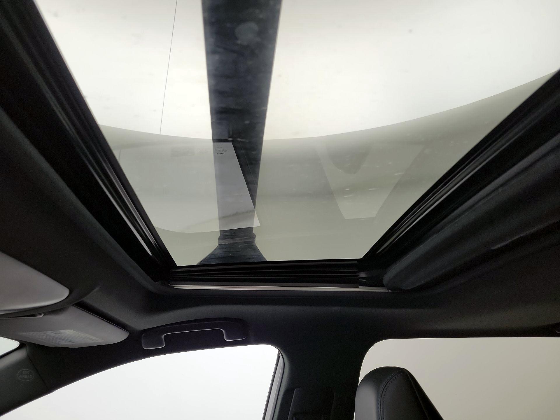 Thumbnail: 2019 Toyota RAV4 - 18