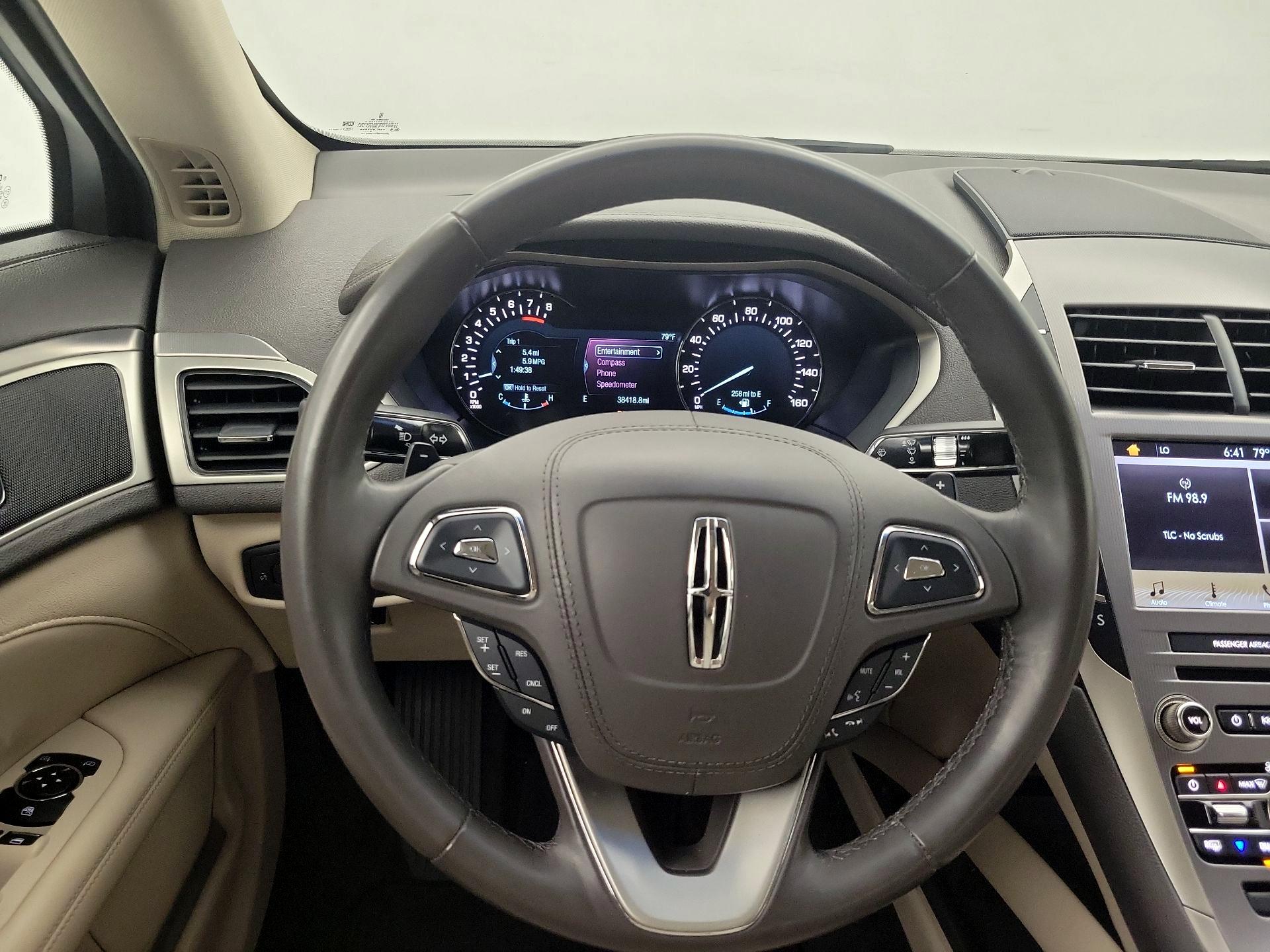 Thumbnail: 2017 Lincoln MKZ - 10