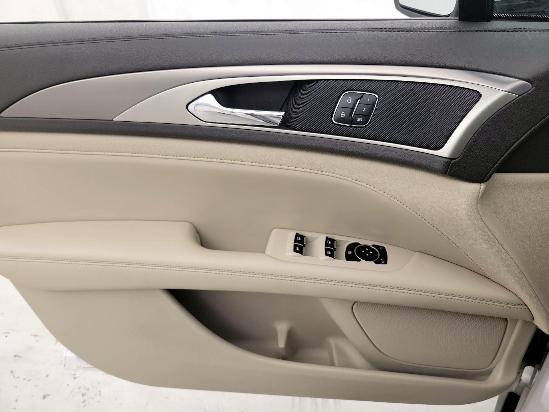 Thumbnail: 2017 Lincoln MKZ - 12