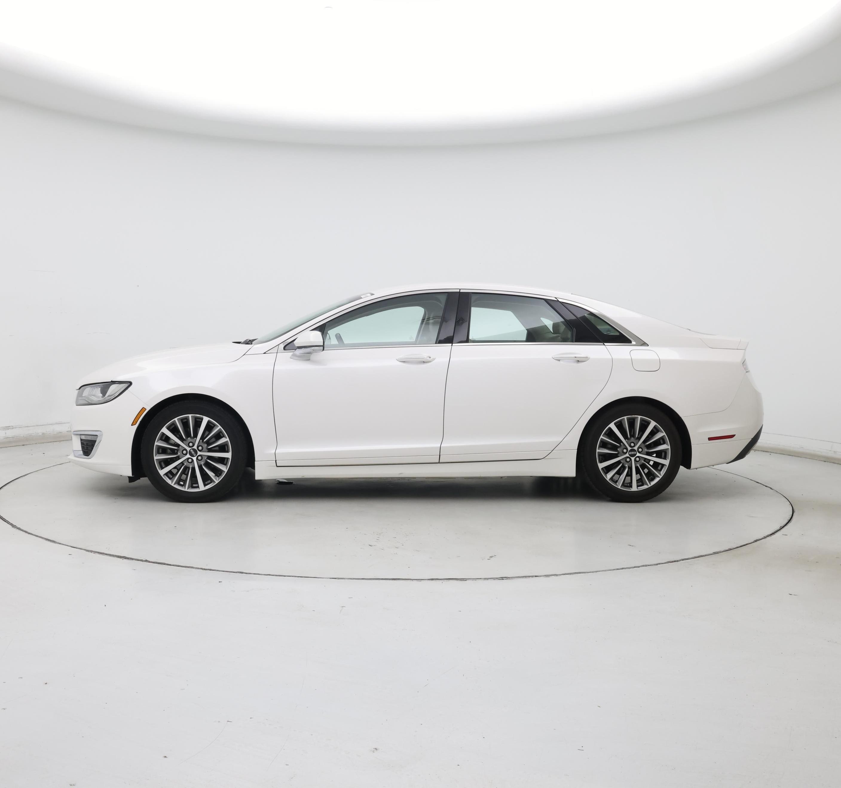 Thumbnail: 2017 Lincoln MKZ - 3