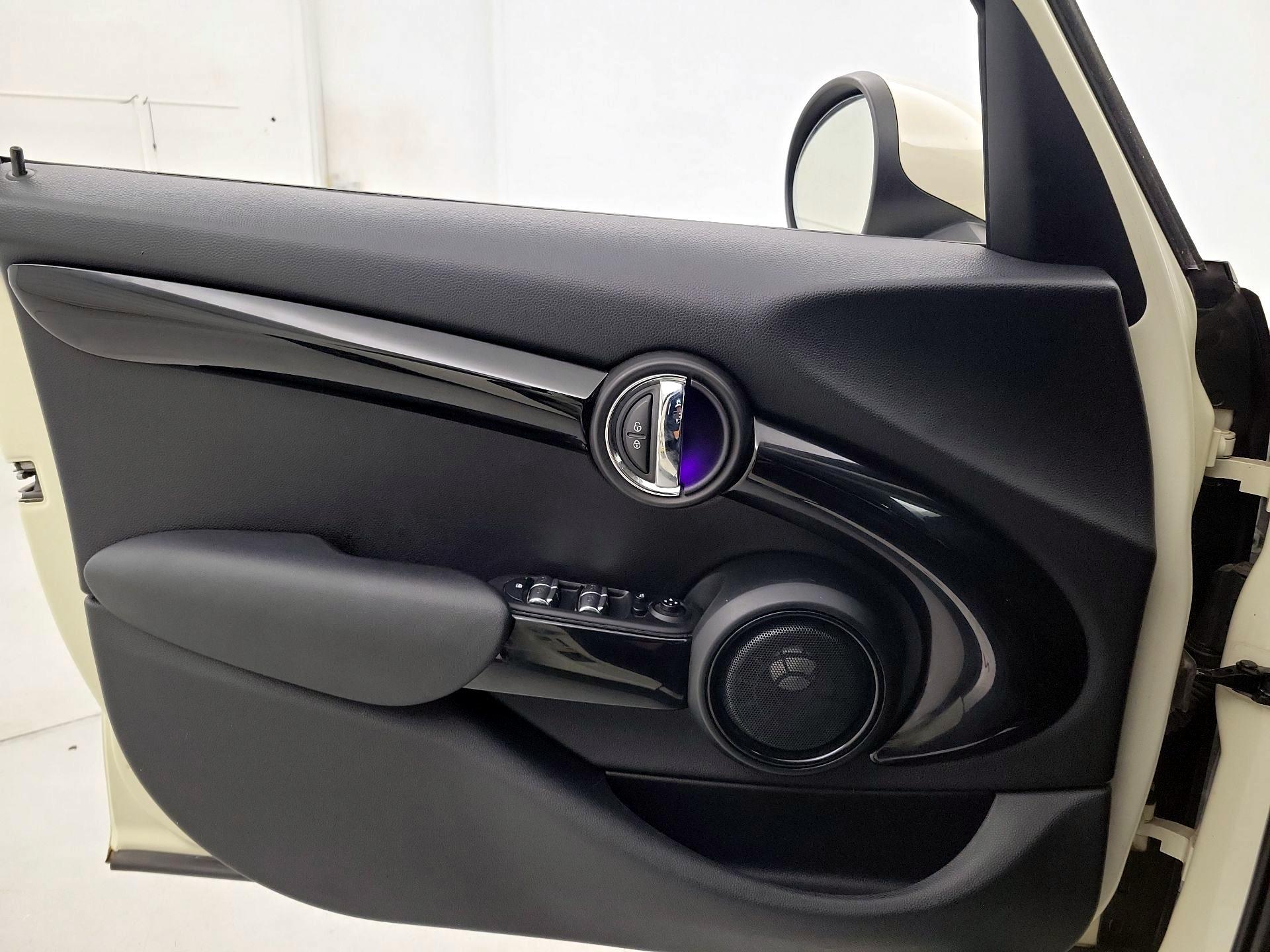 Thumbnail: 2017 MINI Cooper Hardtop - 12