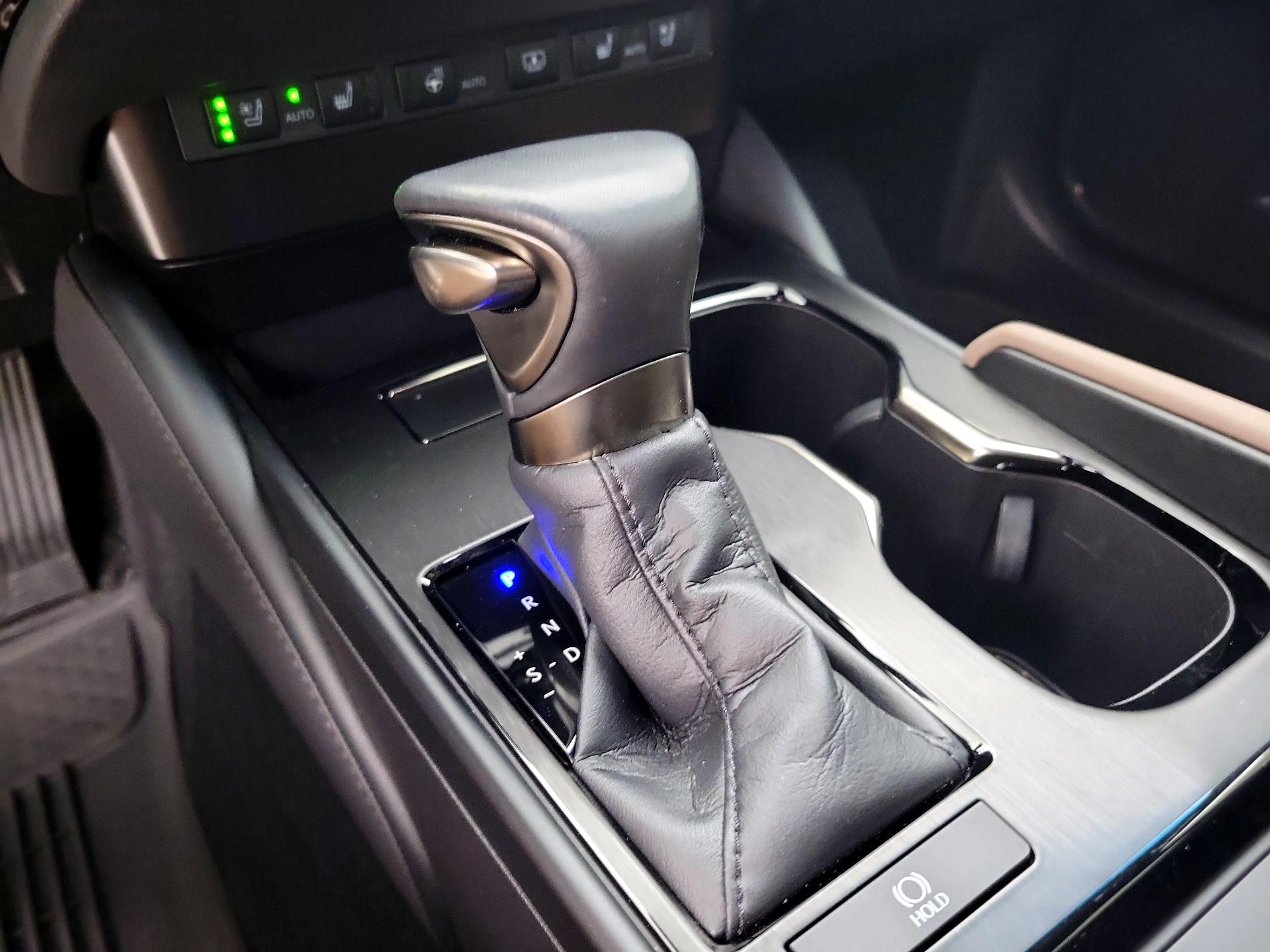 Thumbnail: 2023 Lexus ES - 17