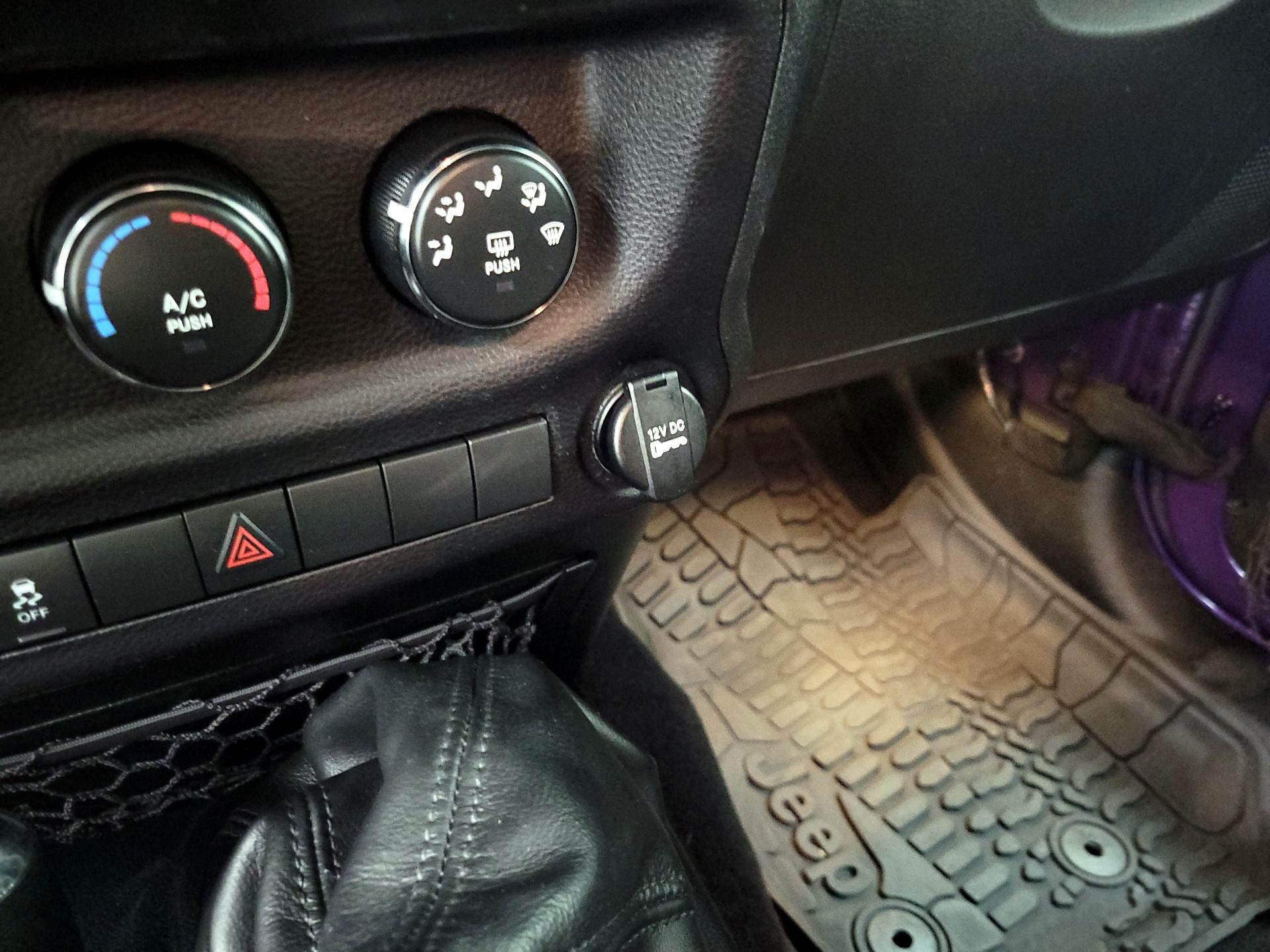 Thumbnail: 2017 Jeep Wrangler - 16