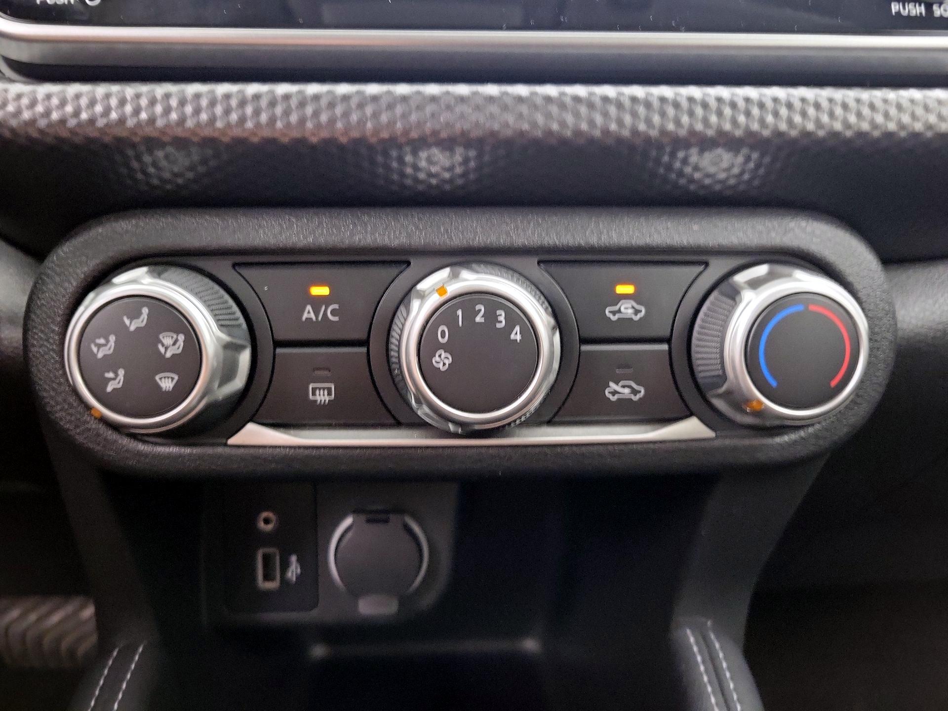 Thumbnail: 2019 Nissan Kicks - 16