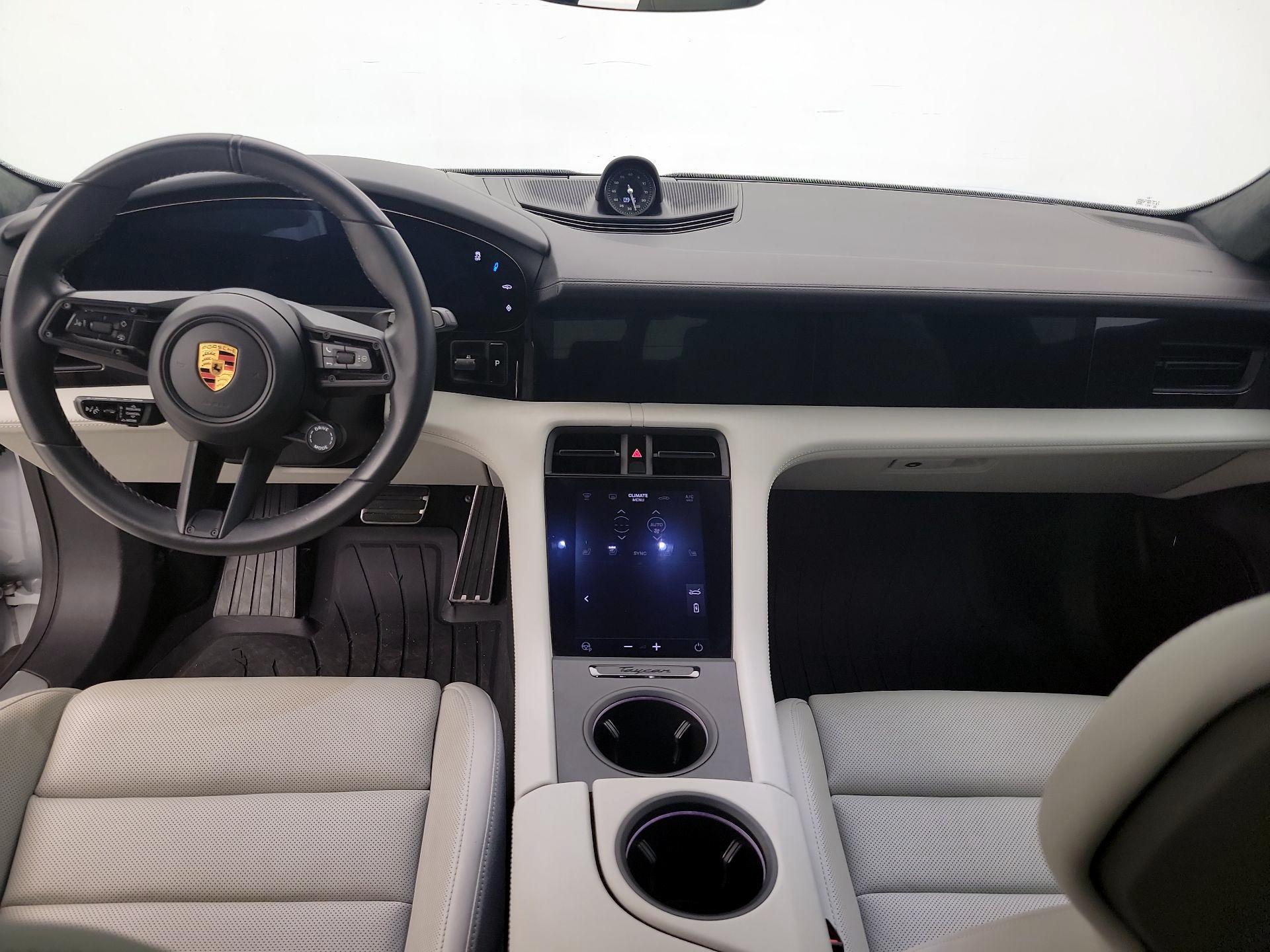 Thumbnail: 2022 Porsche Taycan - 9