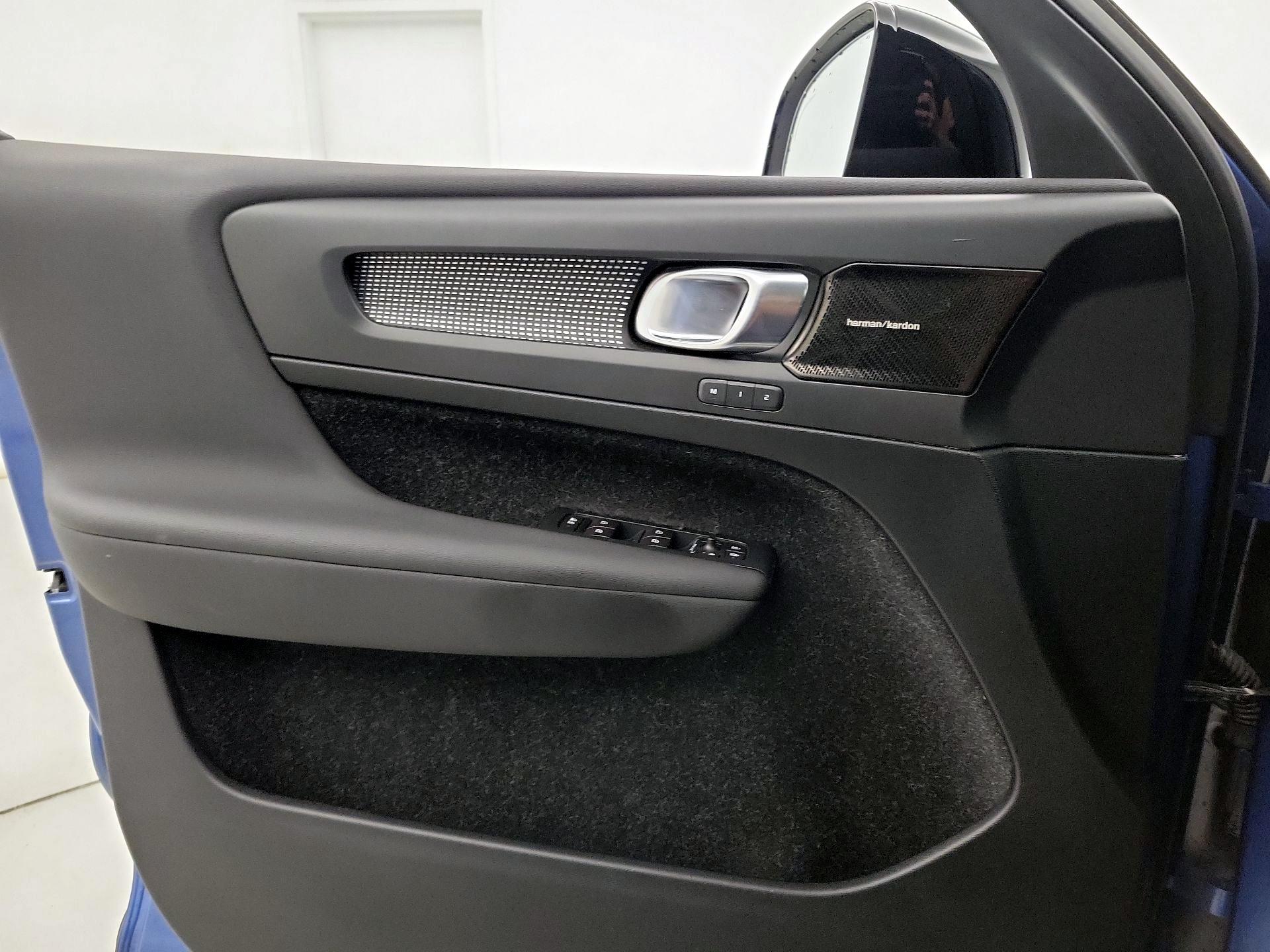 Thumbnail: 2019 Volvo XC40 - 12