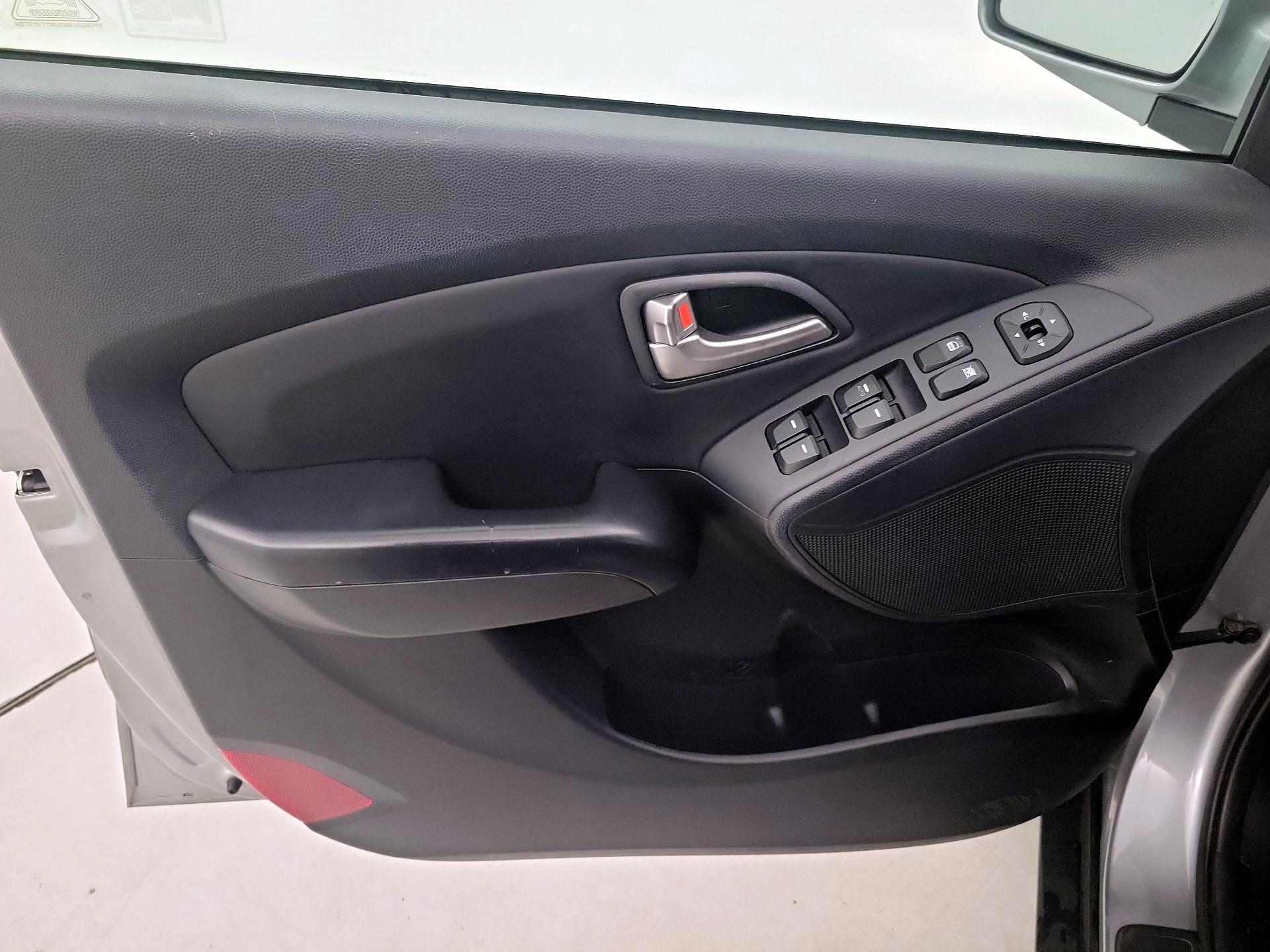 Thumbnail: 2013 Hyundai Tucson - 12
