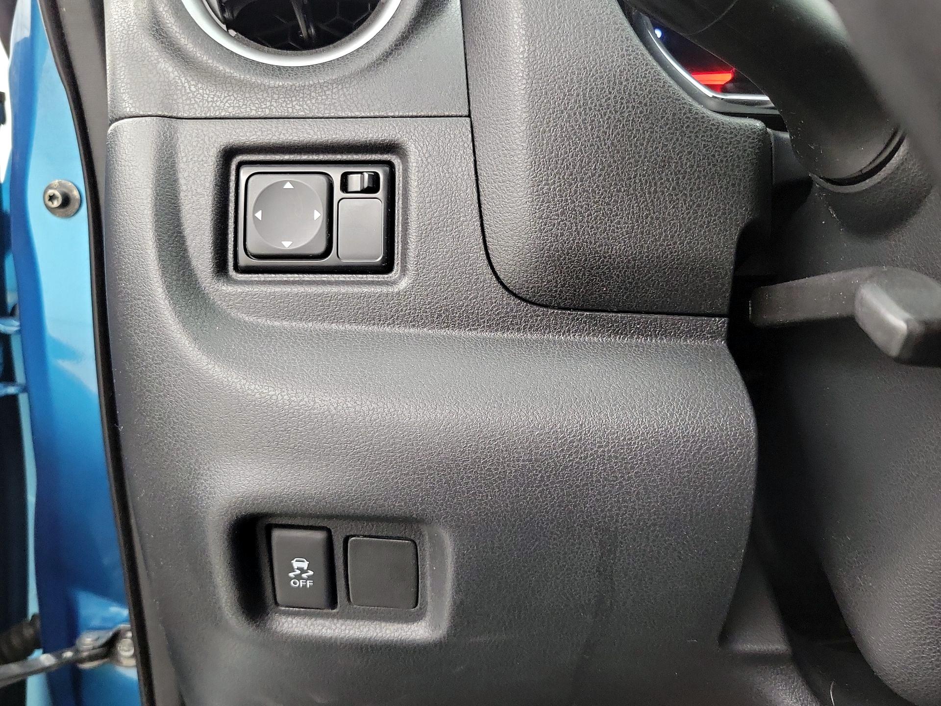 Thumbnail: 2014 Nissan Versa Note - 13